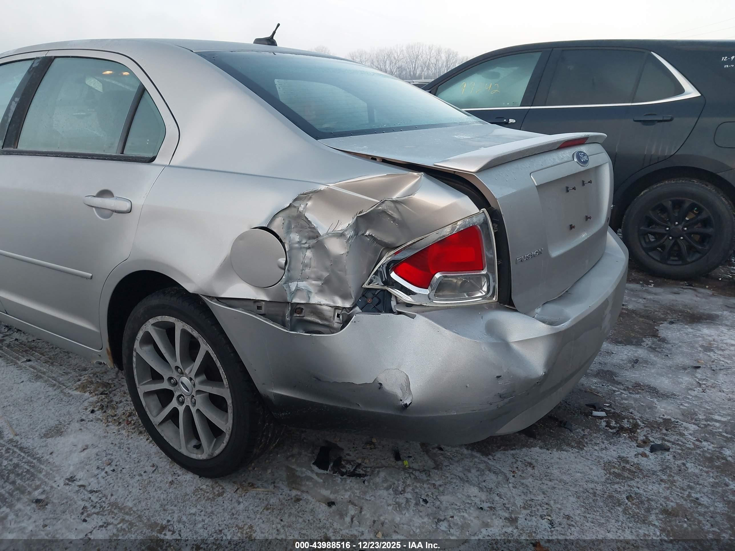 FORD FUSION image 6