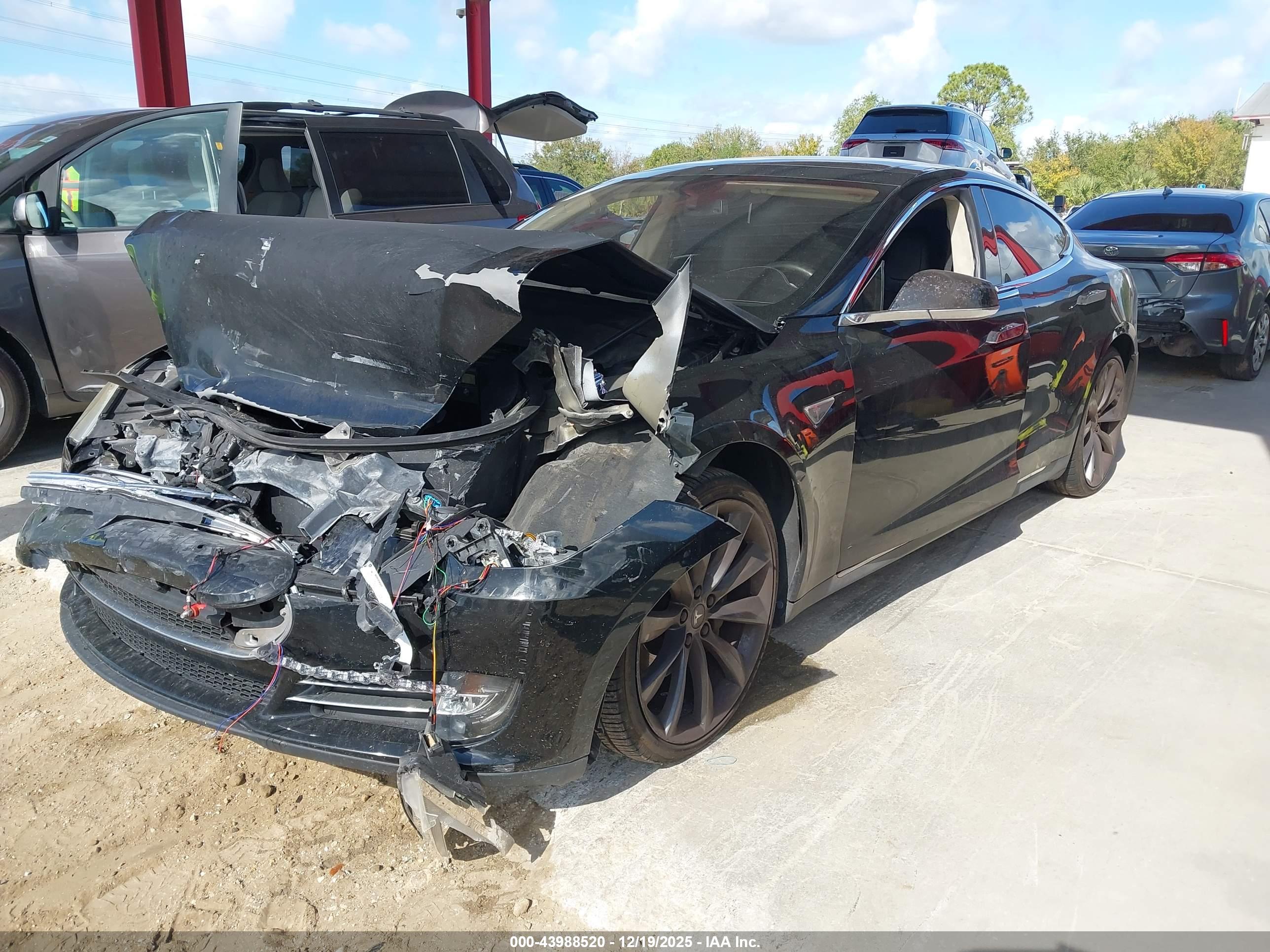 TESLA MODEL image 2