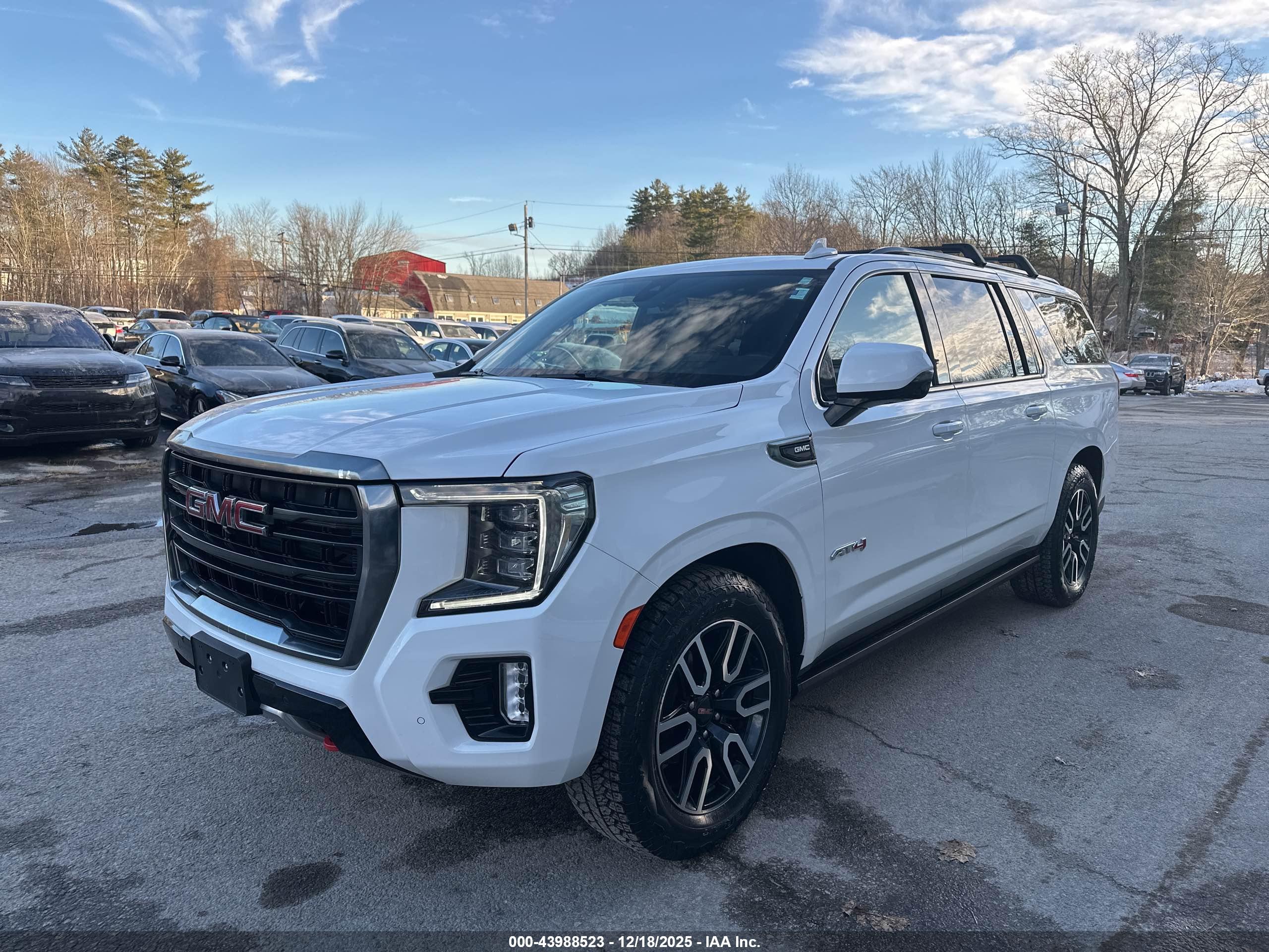 GMC YUKON image 2