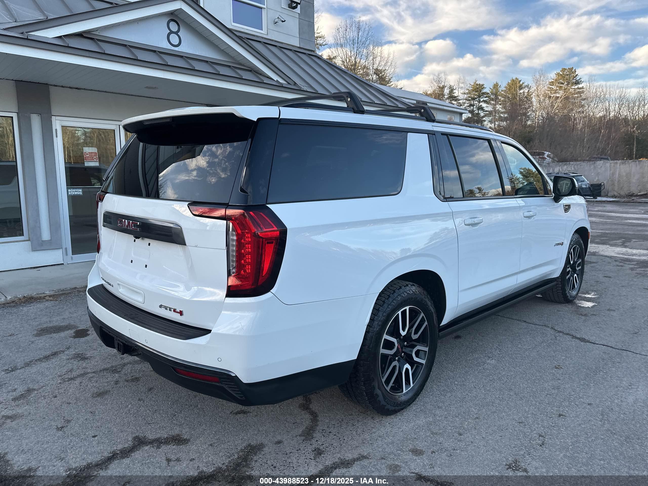 GMC YUKON image 4