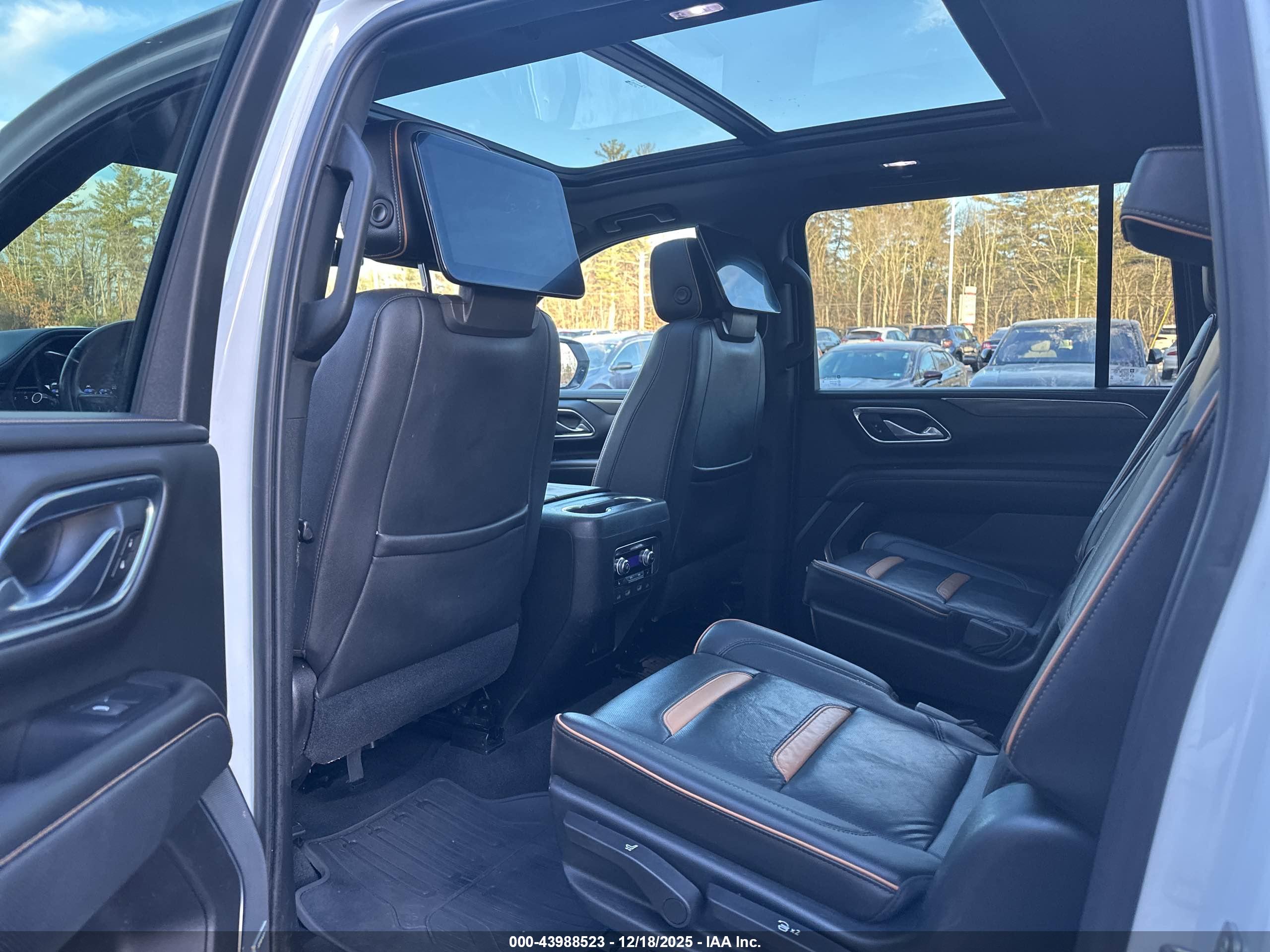 GMC YUKON image 8