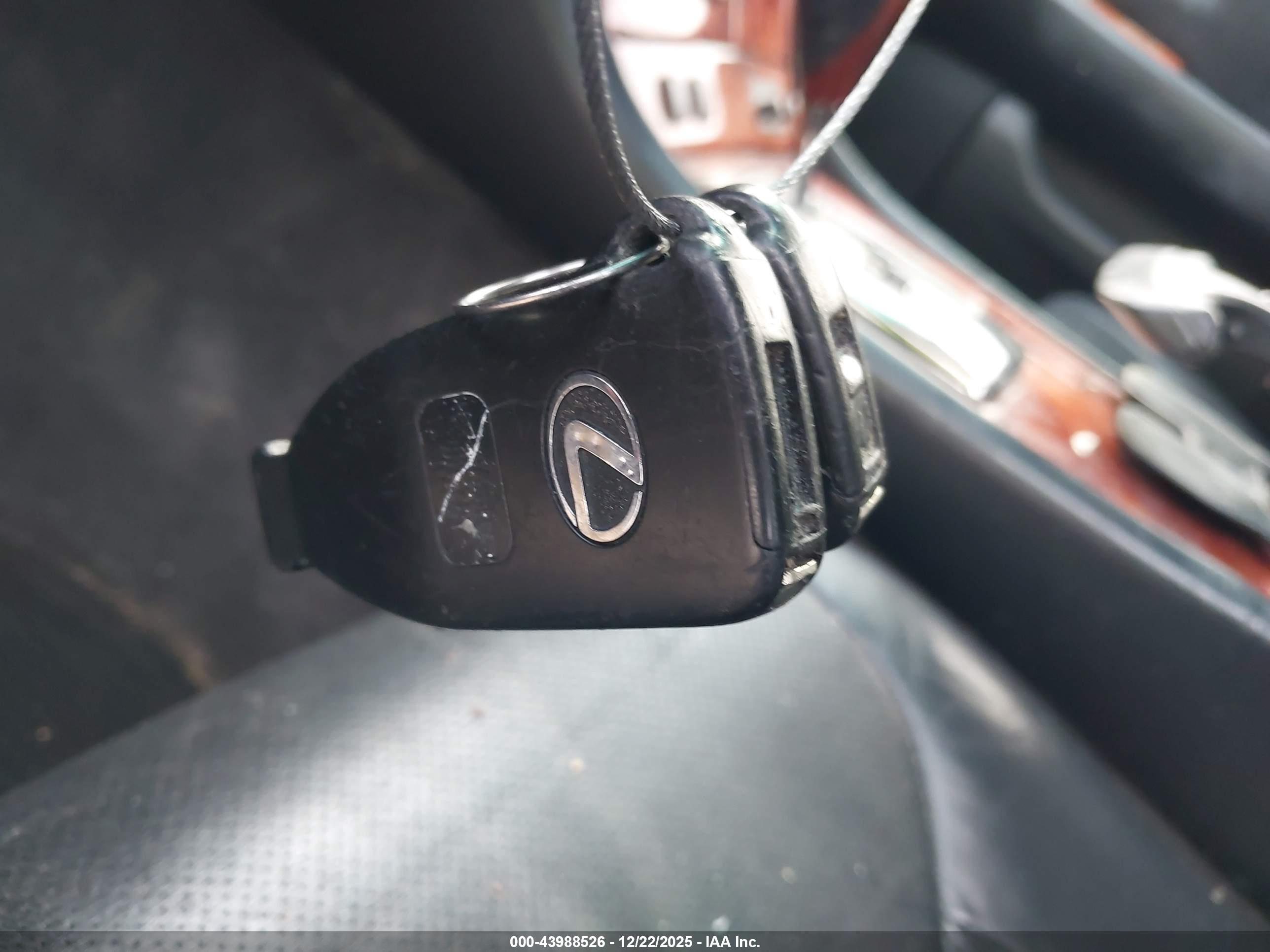 LEXUS LS image 11