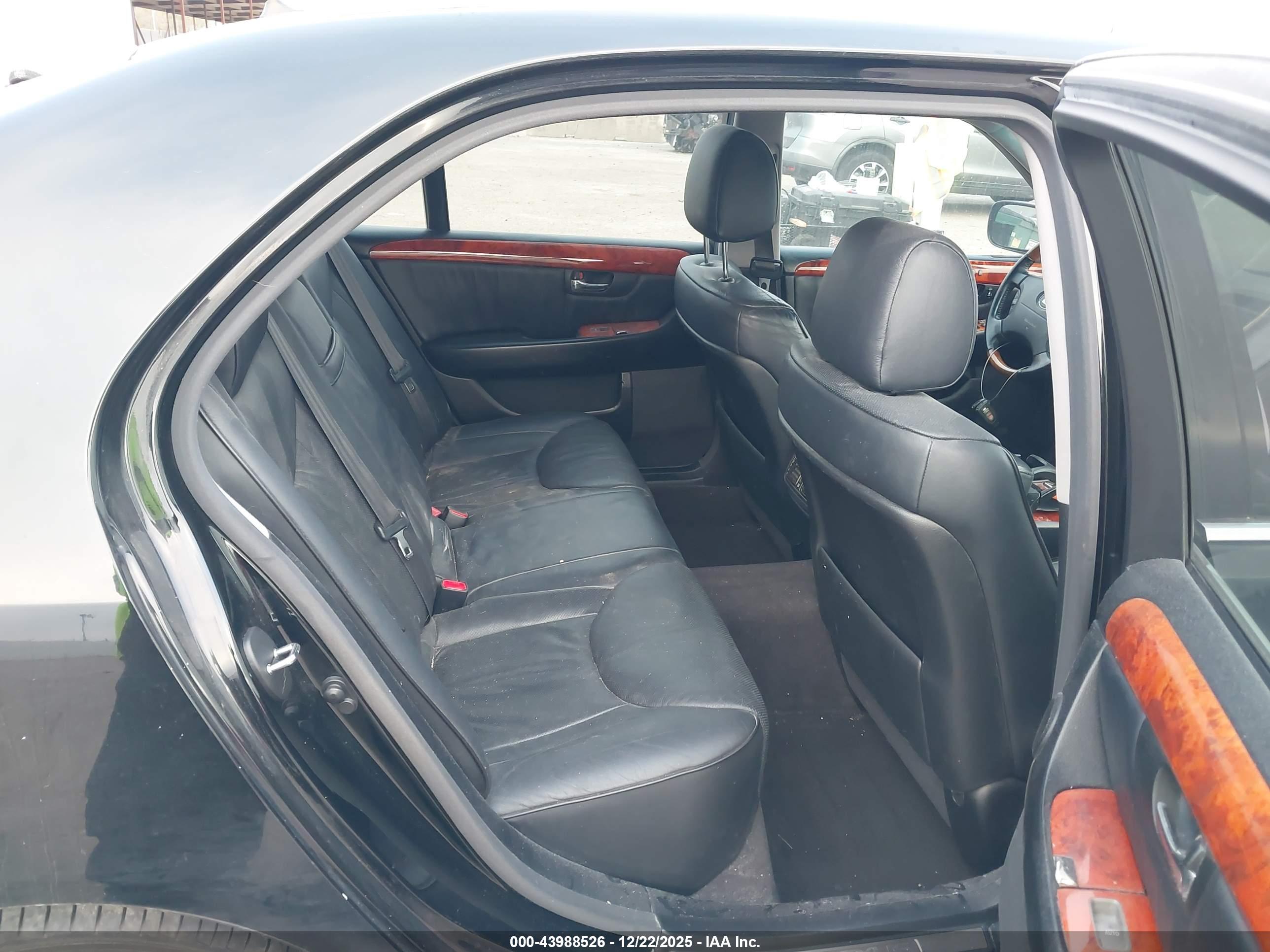 LEXUS LS image 8