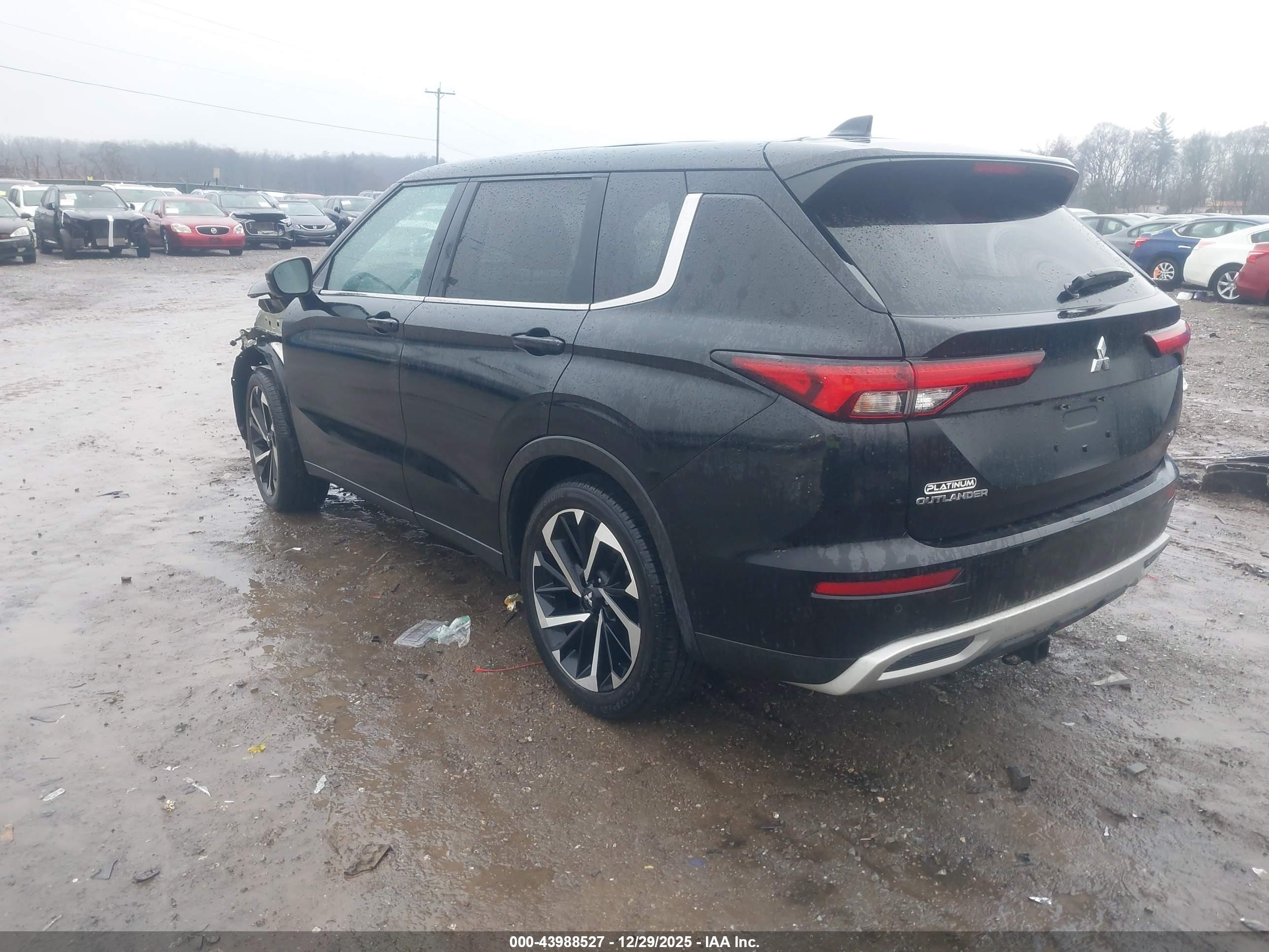 MITSUBISHI OUTLANDER image 3