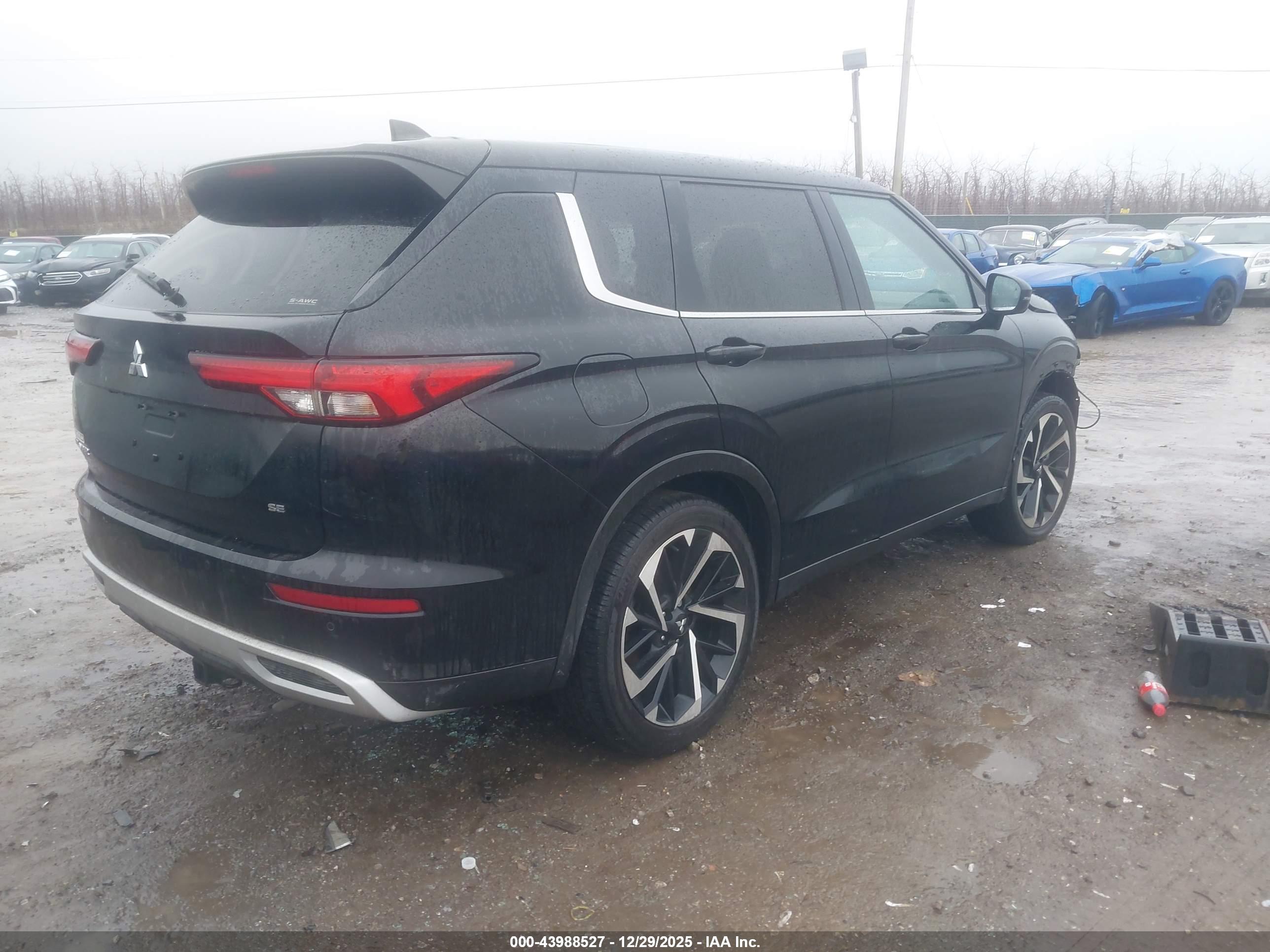 MITSUBISHI OUTLANDER image 4
