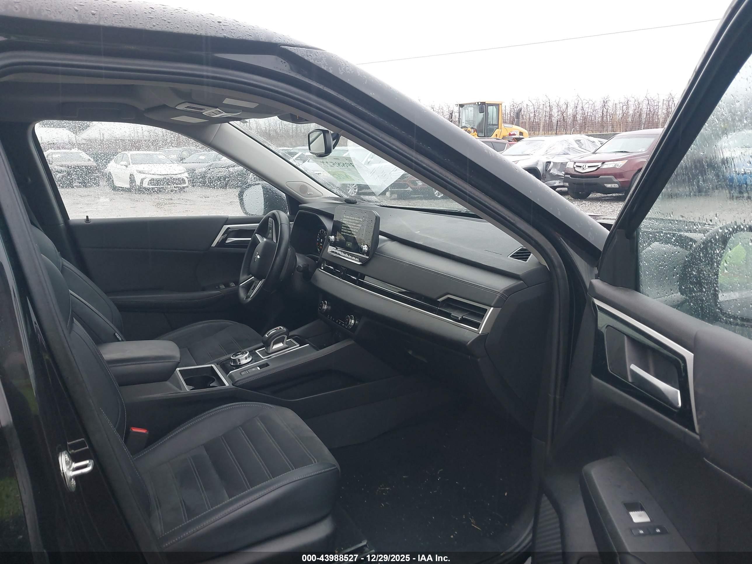 MITSUBISHI OUTLANDER image 5