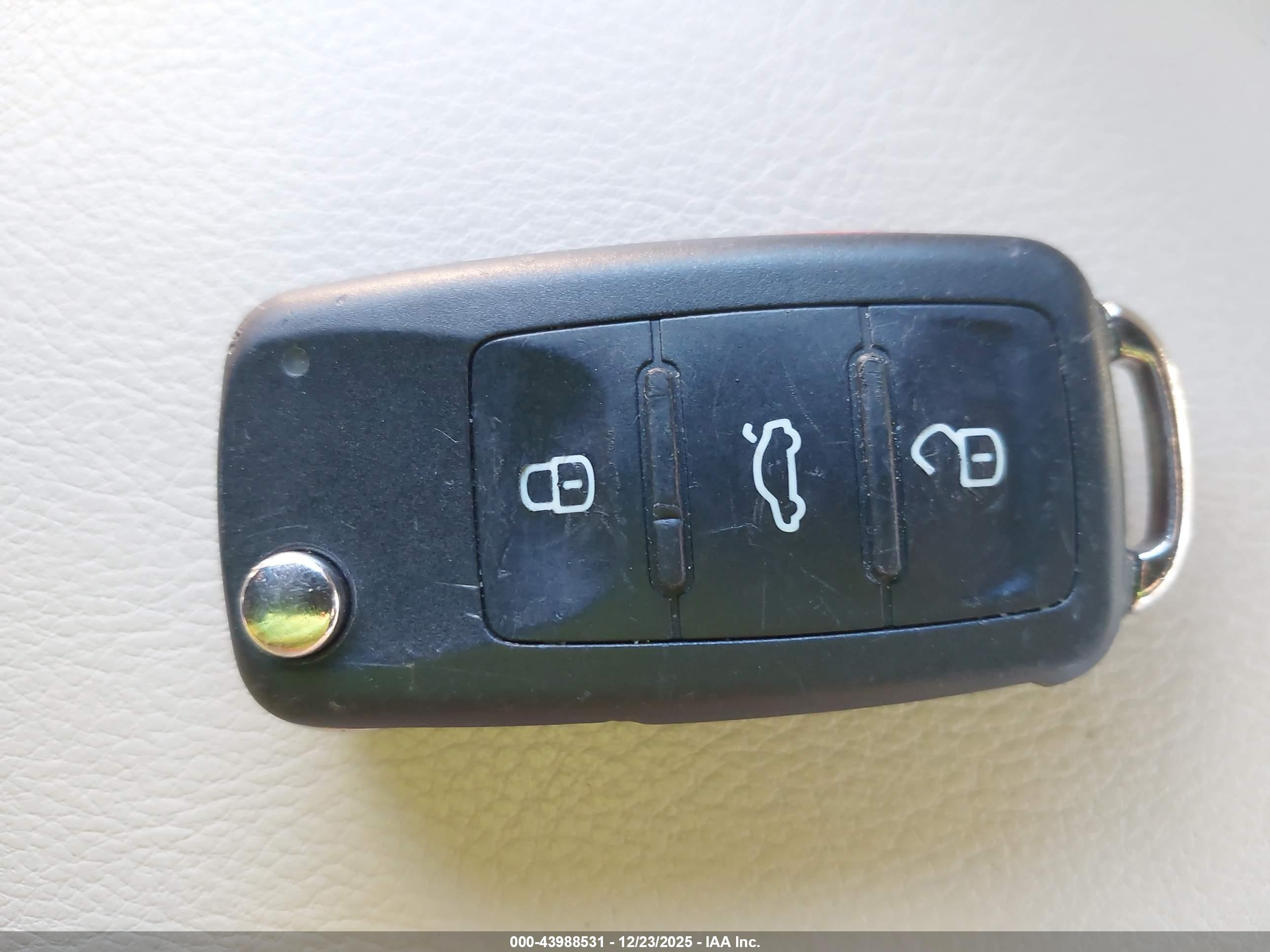 VOLKSWAGEN PASSAT image 11