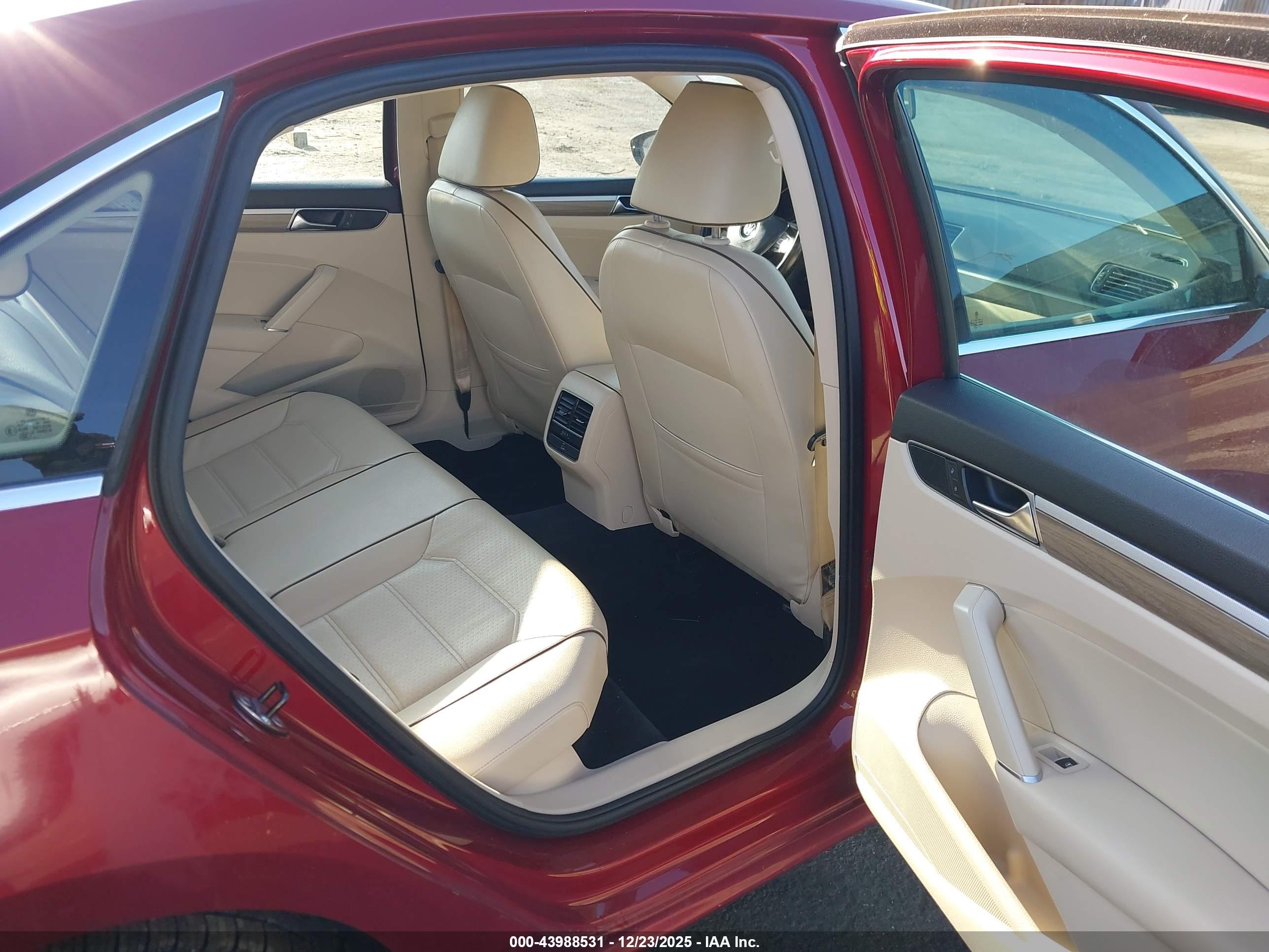 VOLKSWAGEN PASSAT image 8