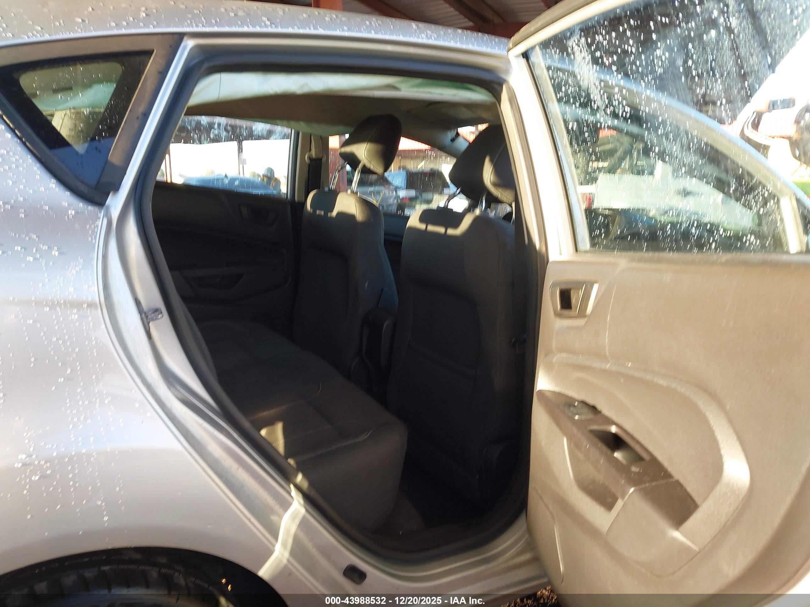 FORD FIESTA image 8
