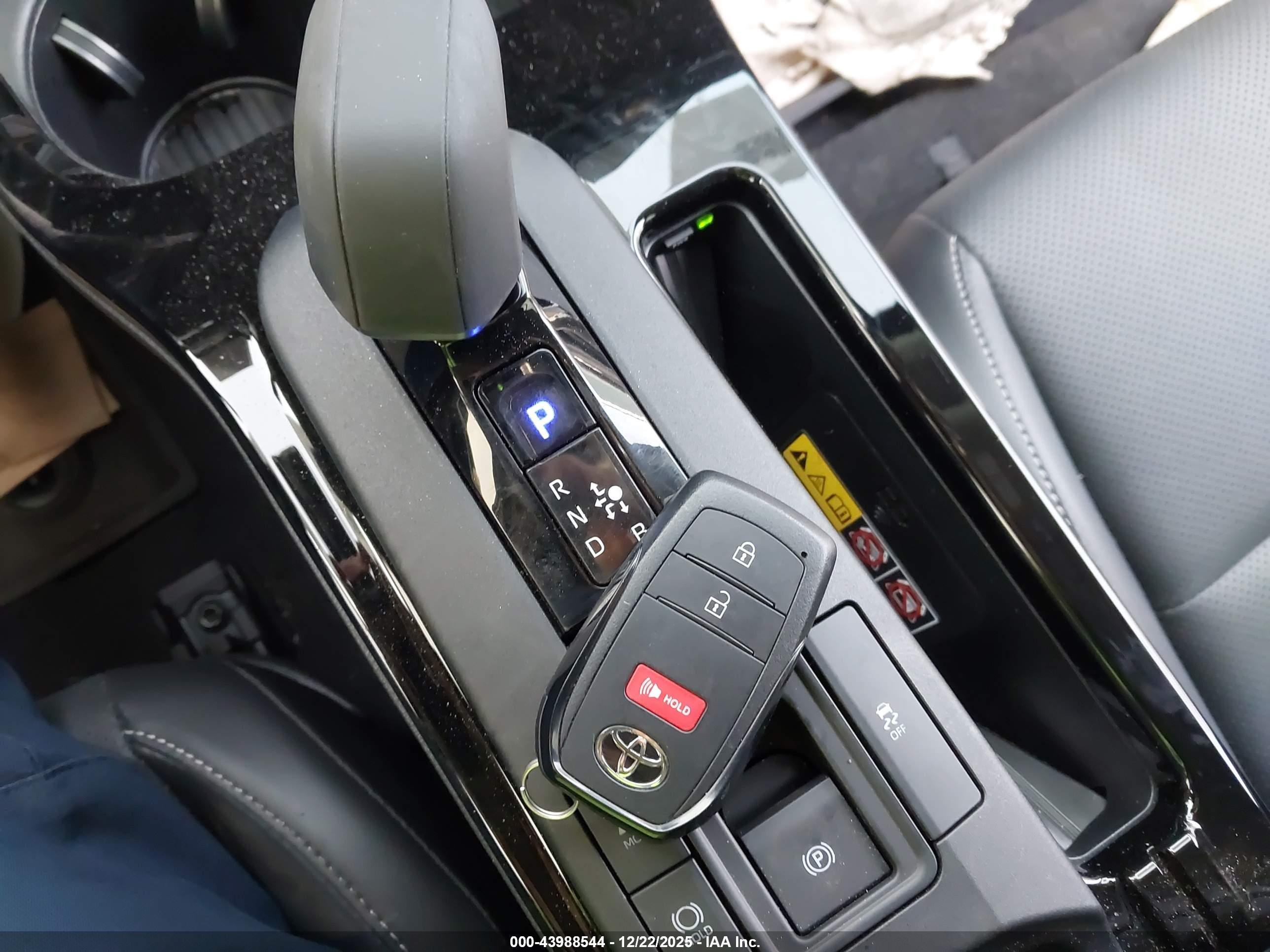 TOYOTA PRIUS image 11