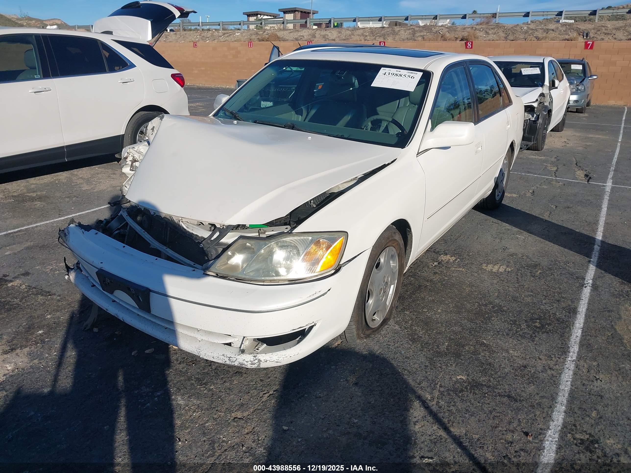 TOYOTA AVALON image 2