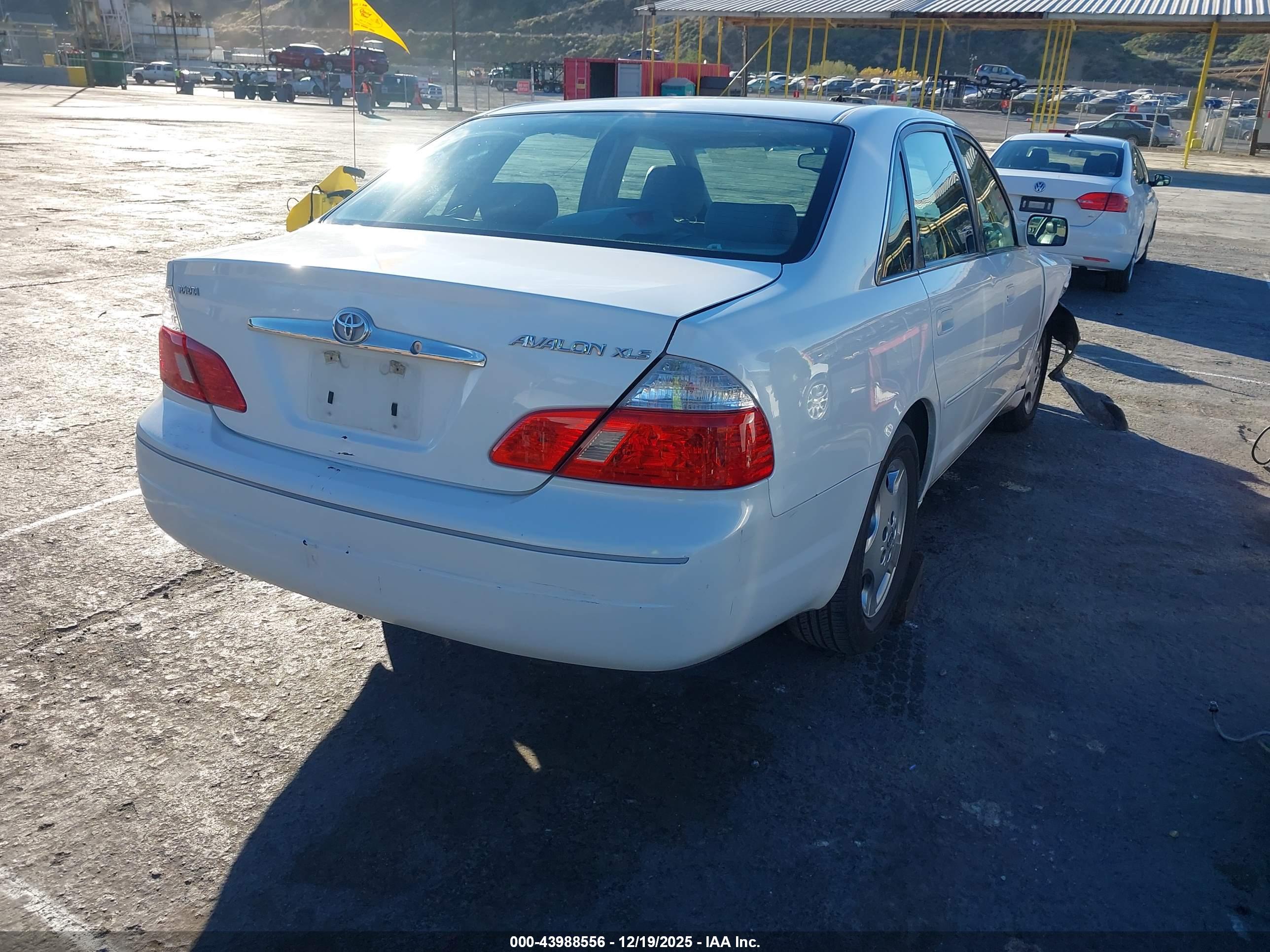 TOYOTA AVALON image 4