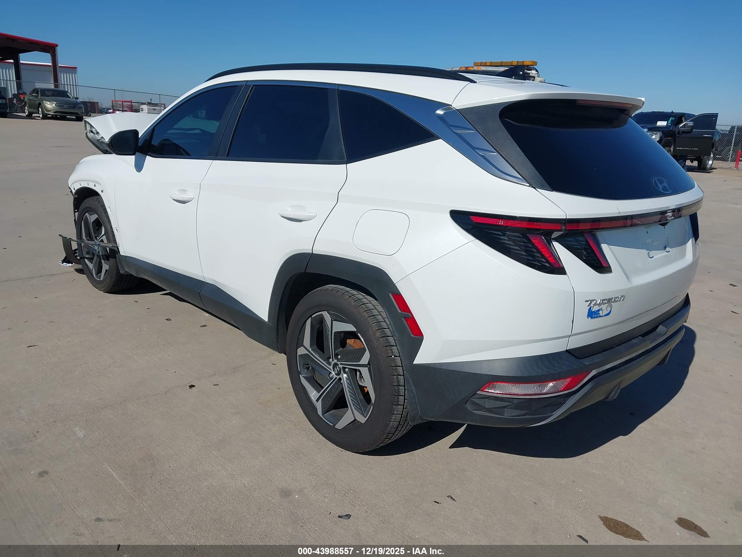 HYUNDAI TUCSON image 3