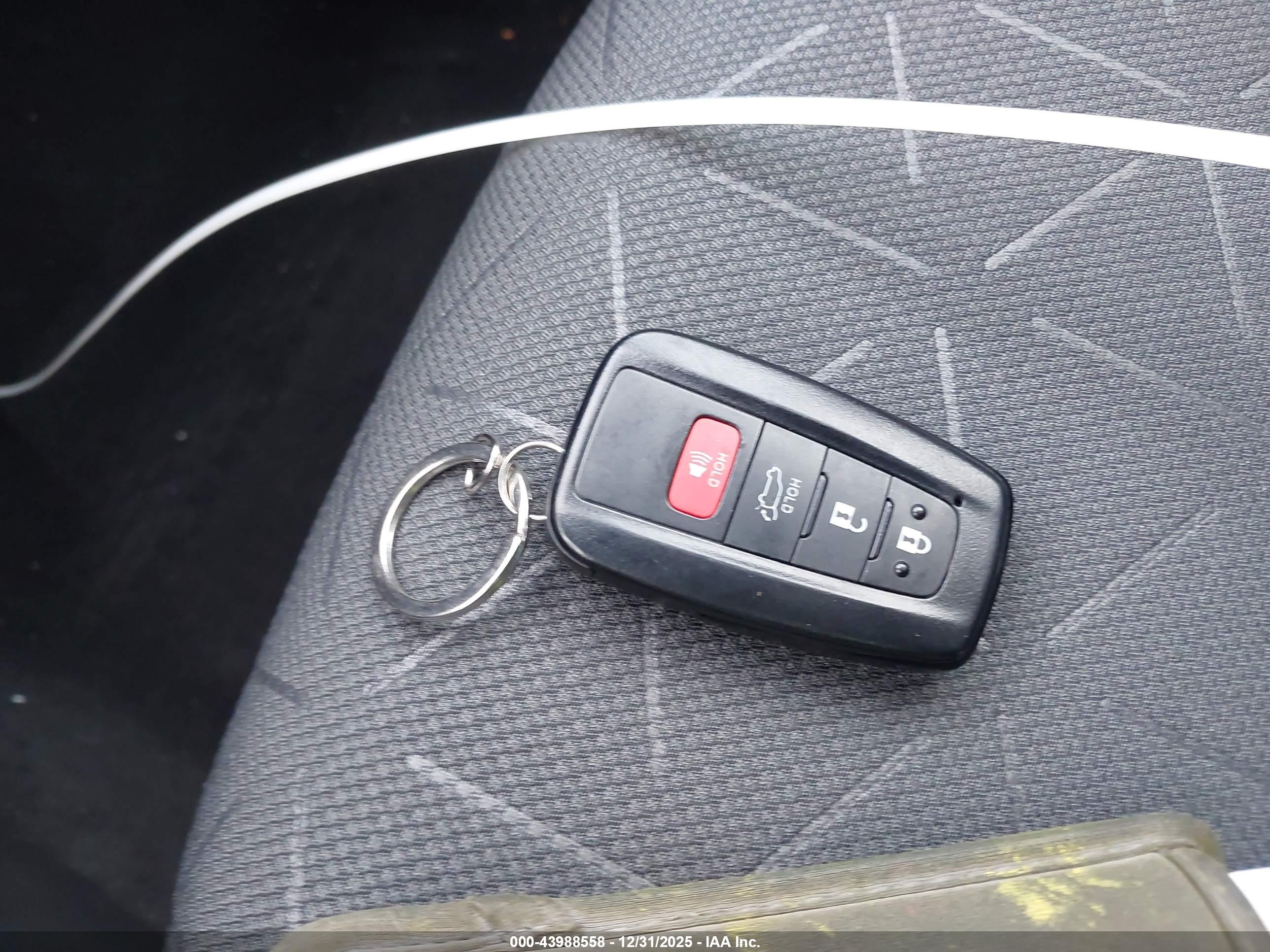 TOYOTA RAV4 image 11