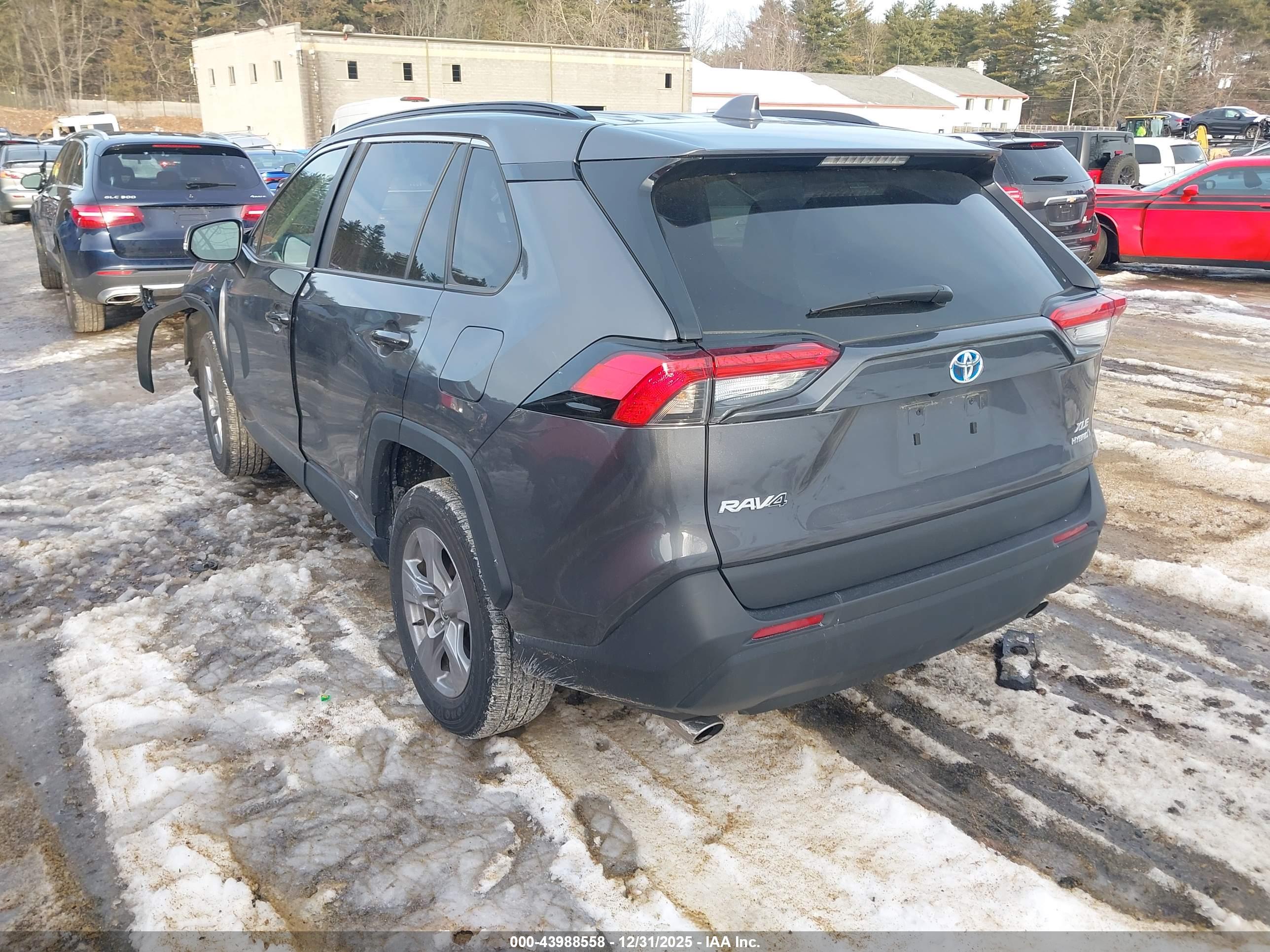 TOYOTA RAV4 image 3