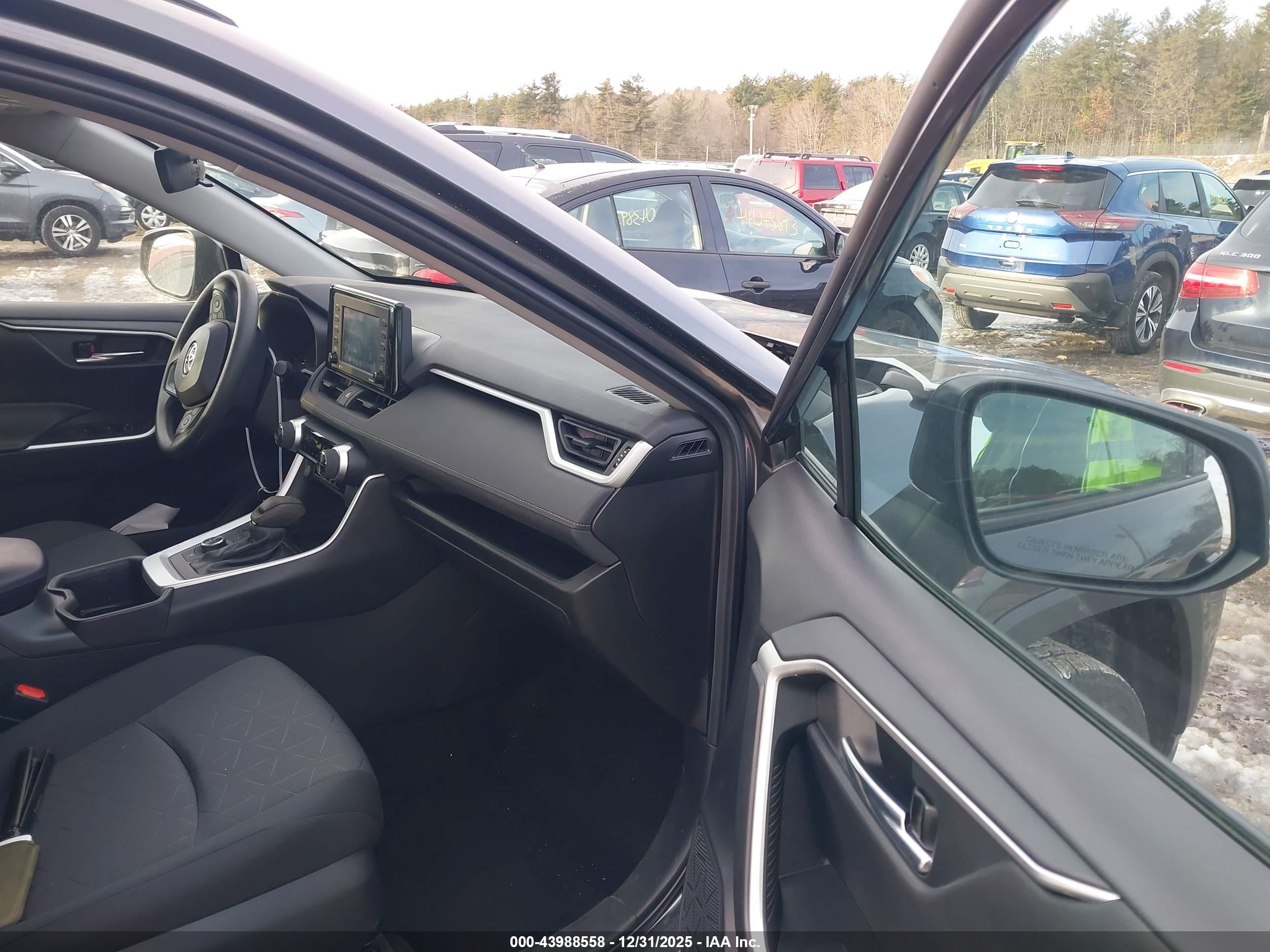 TOYOTA RAV4 image 5