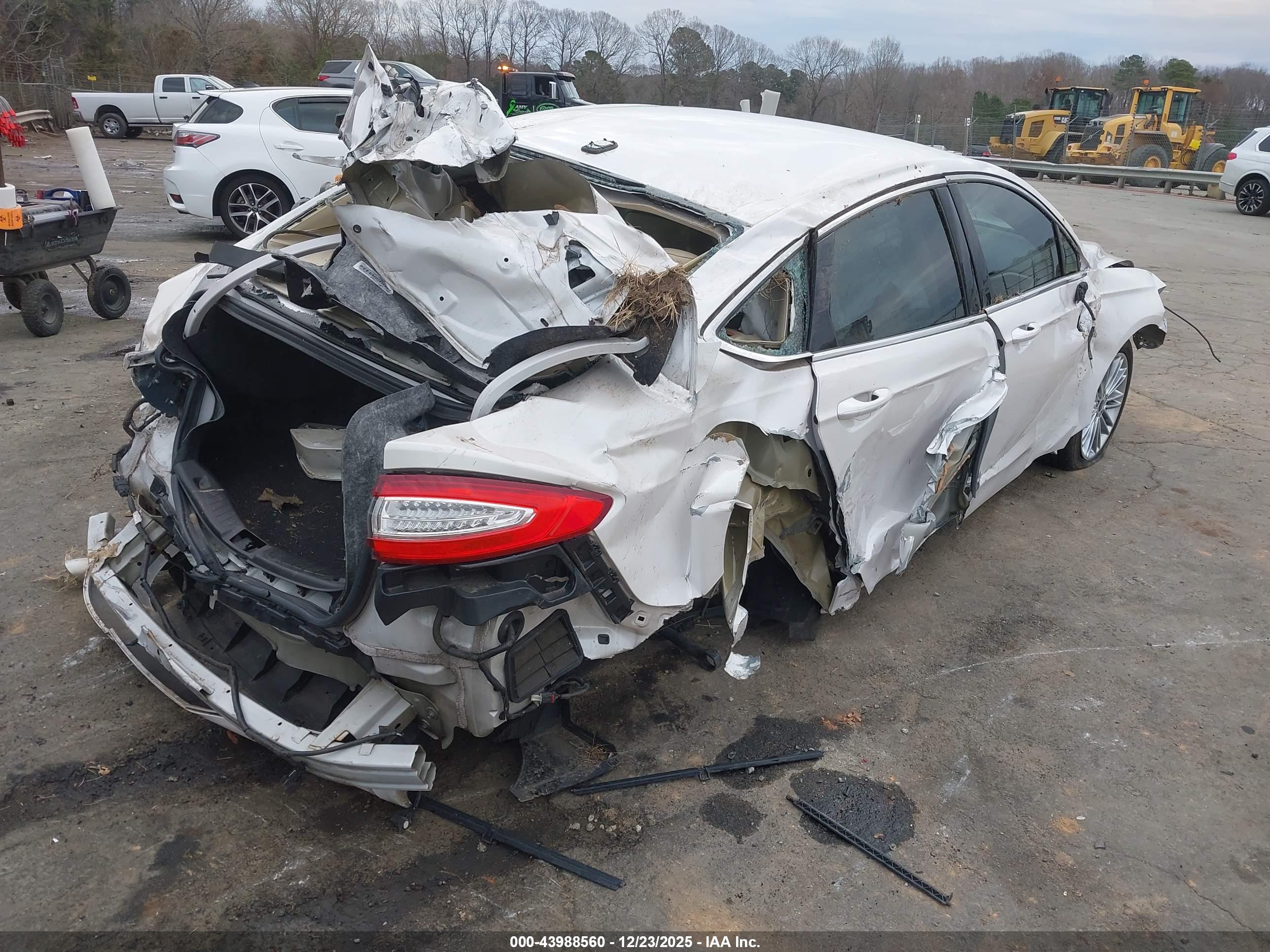 FORD FUSION image 4