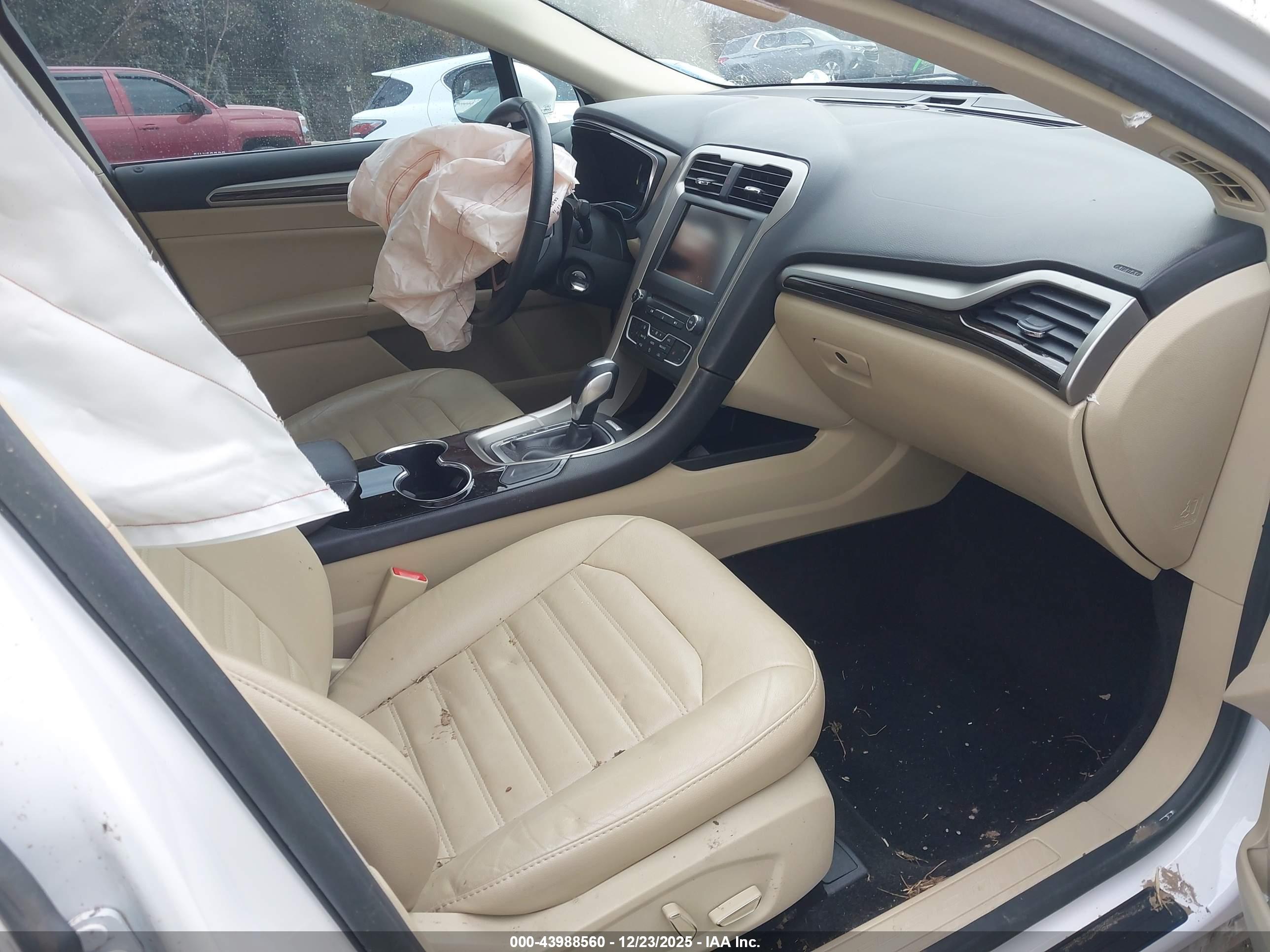 FORD FUSION image 5