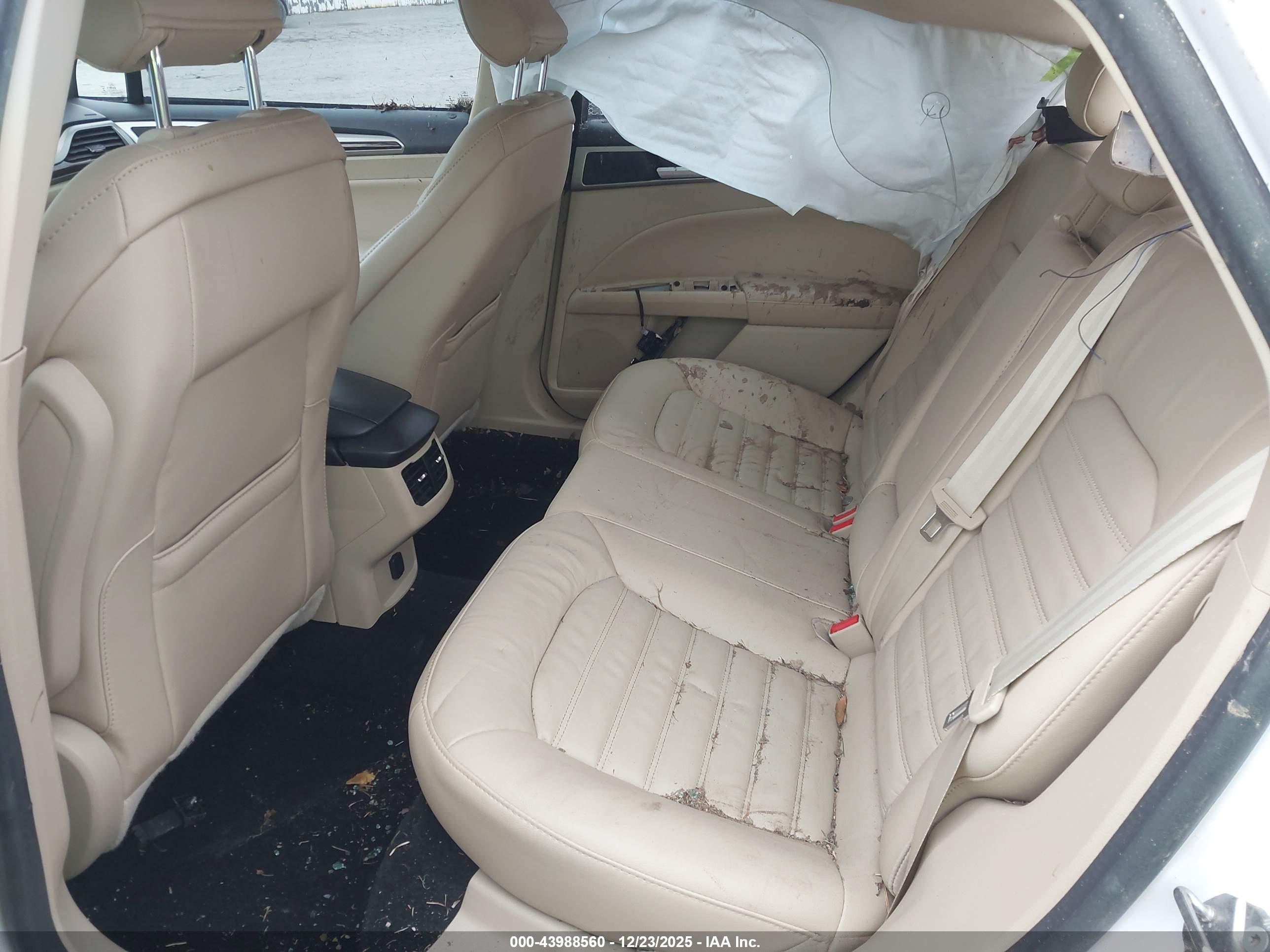 FORD FUSION image 8