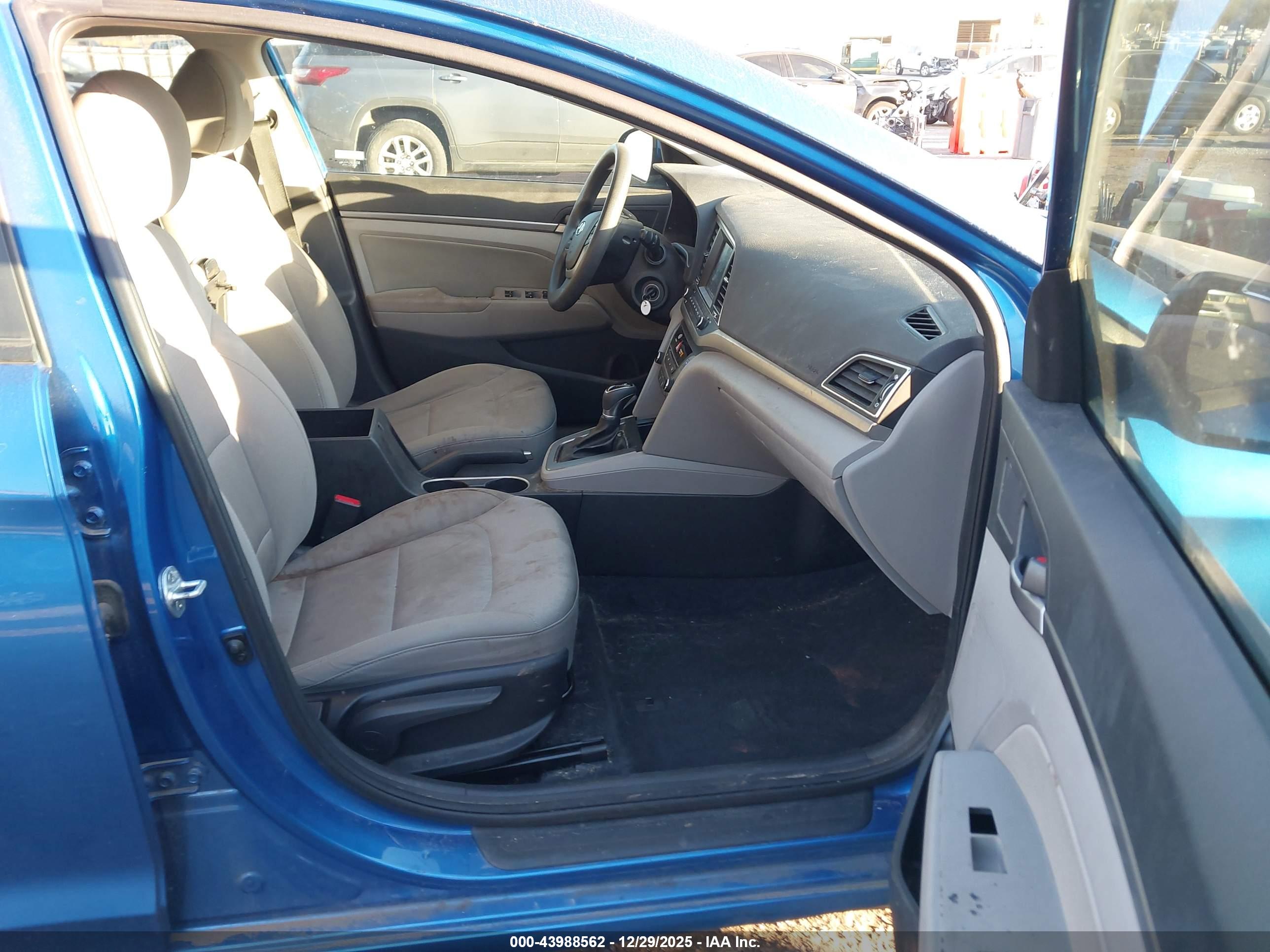 HYUNDAI ELANTRA image 5