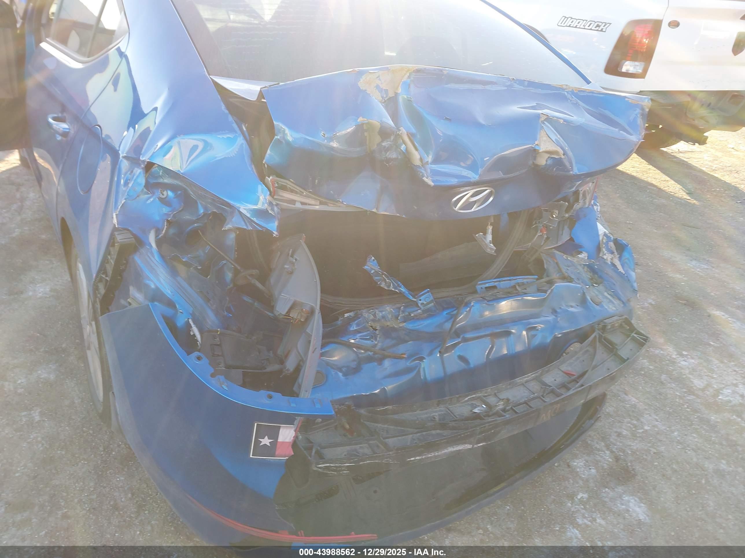 HYUNDAI ELANTRA image 6