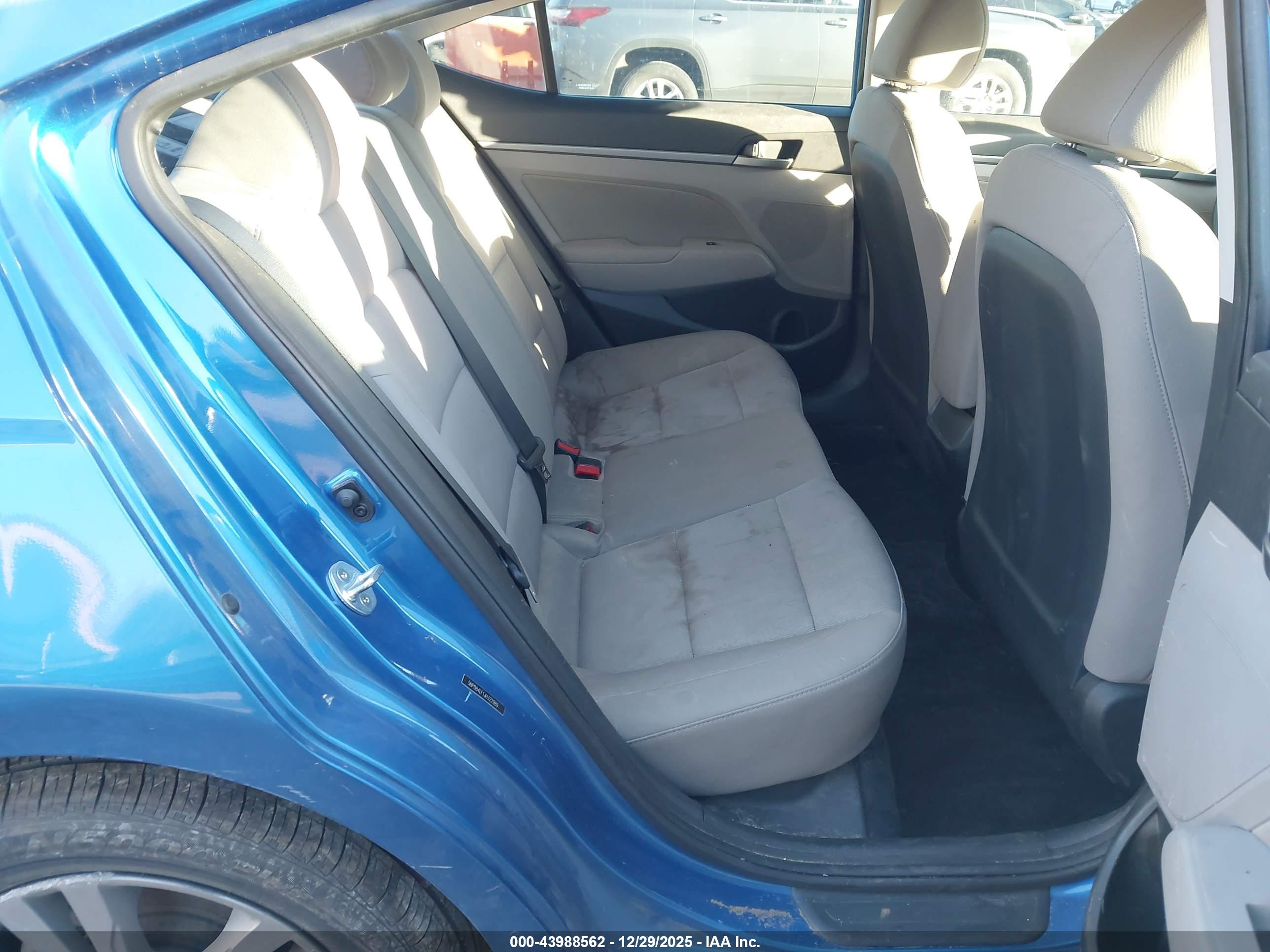 HYUNDAI ELANTRA image 8