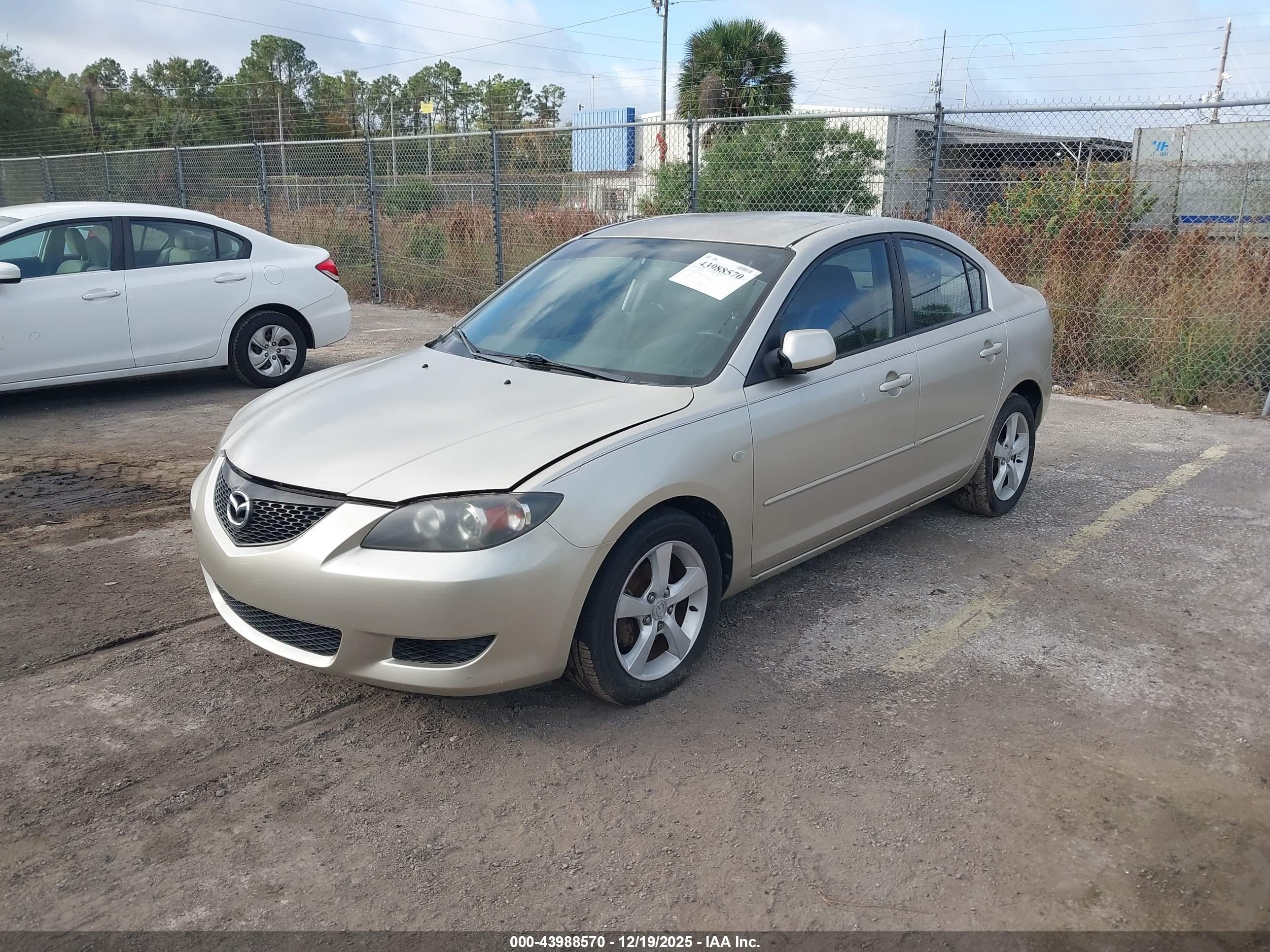 MAZDA MAZDA3 image 2
