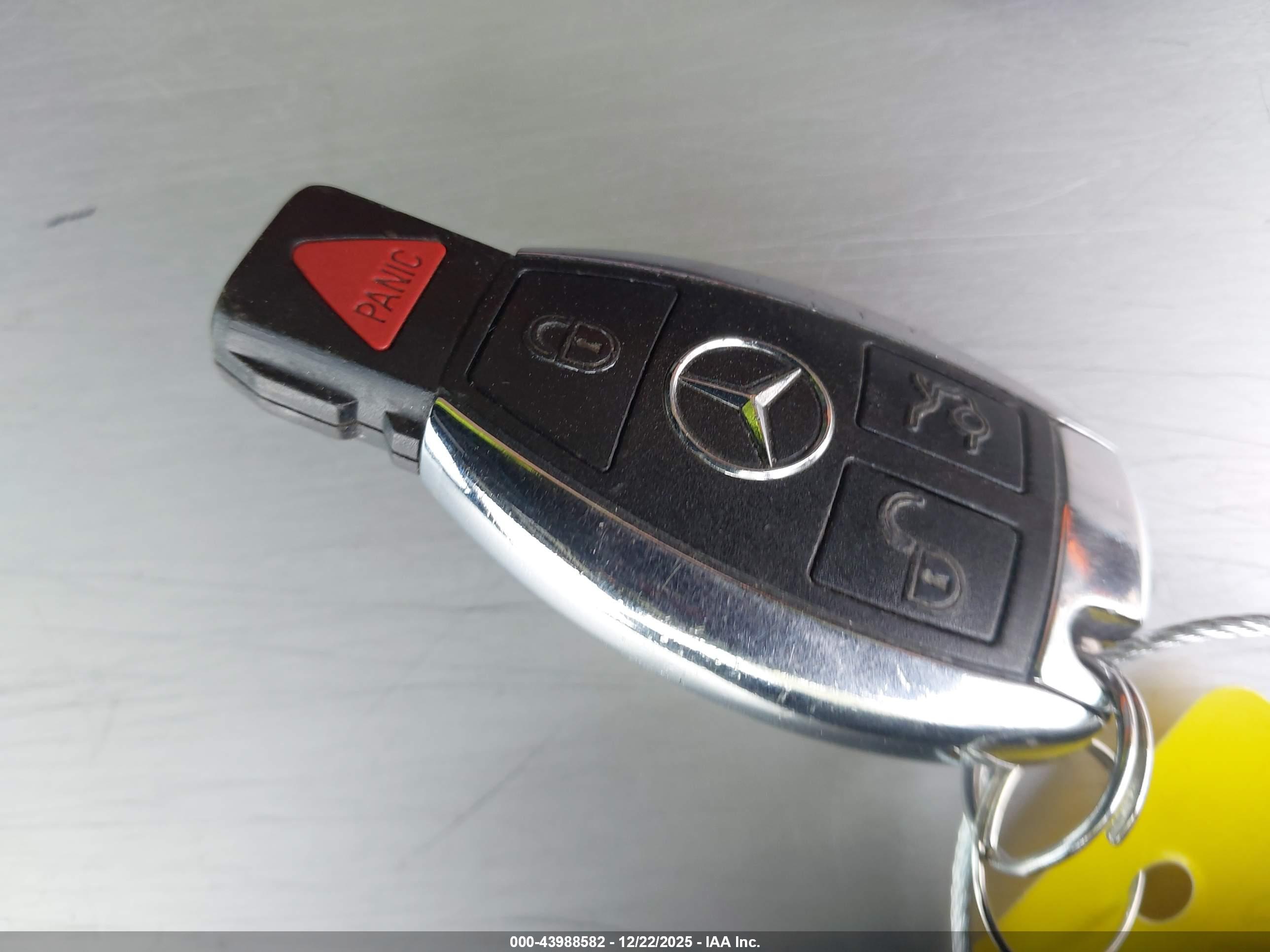 MERCEDES-BENZ E image 11