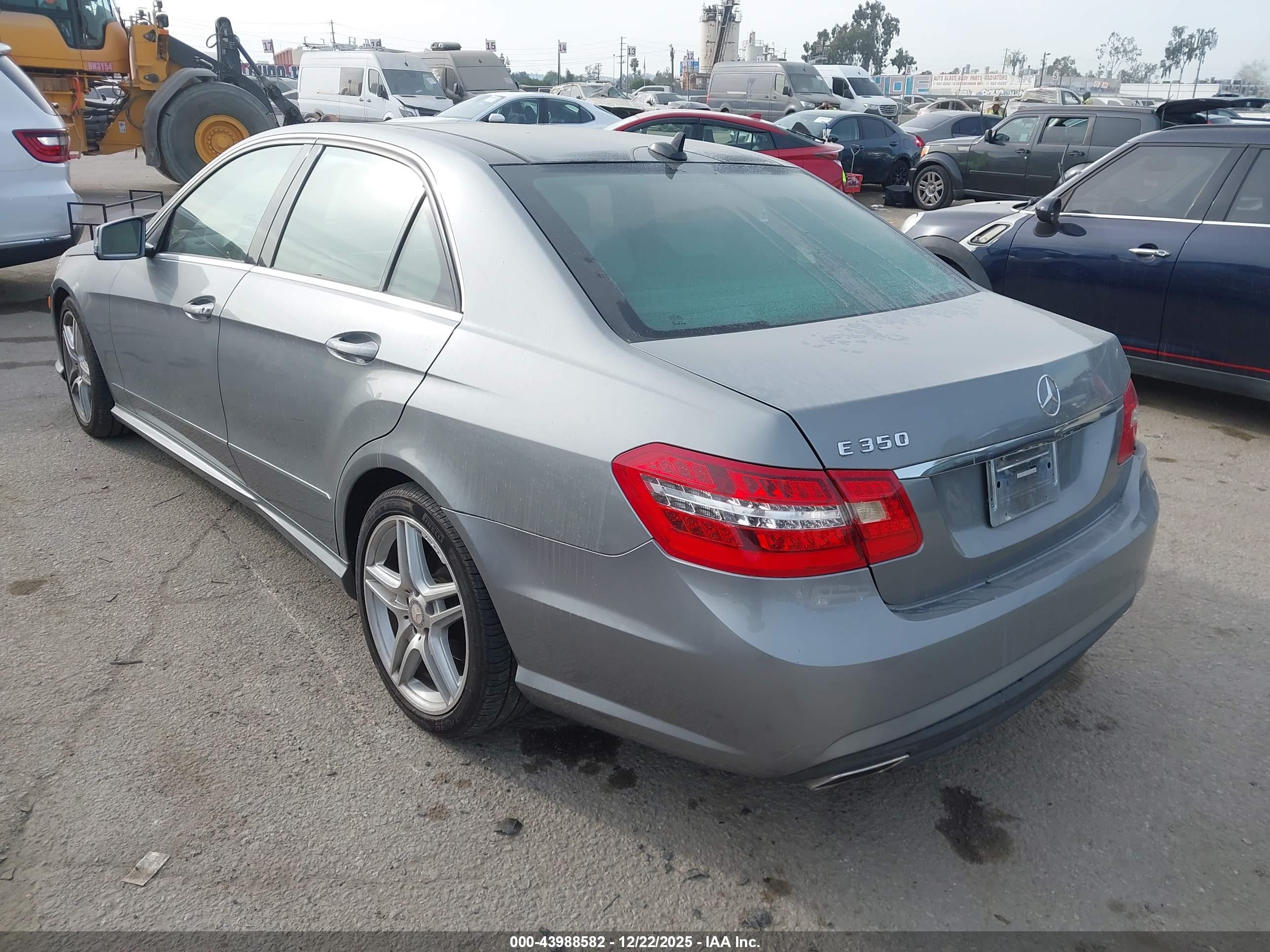 MERCEDES-BENZ E image 3