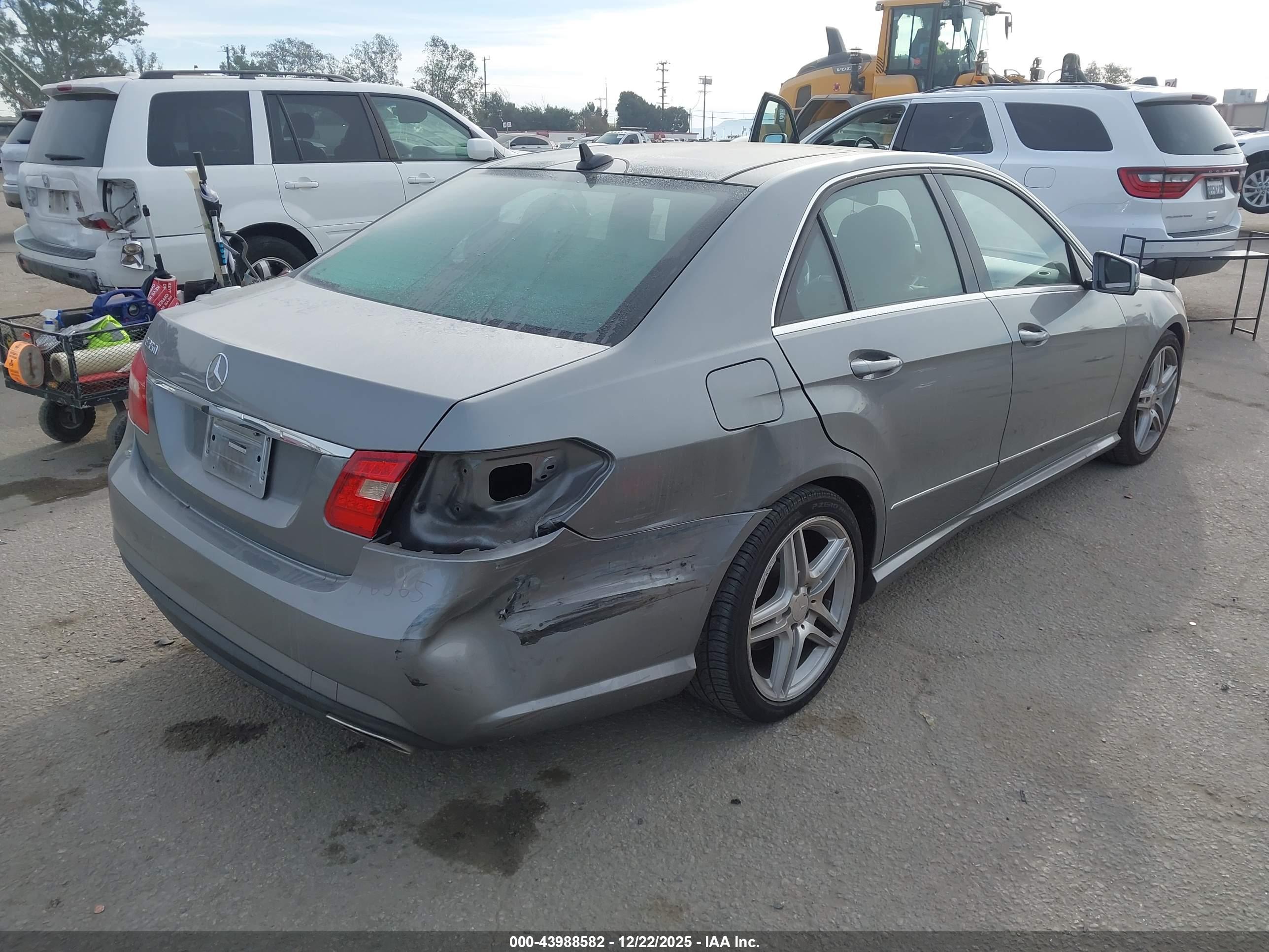 MERCEDES-BENZ E image 4