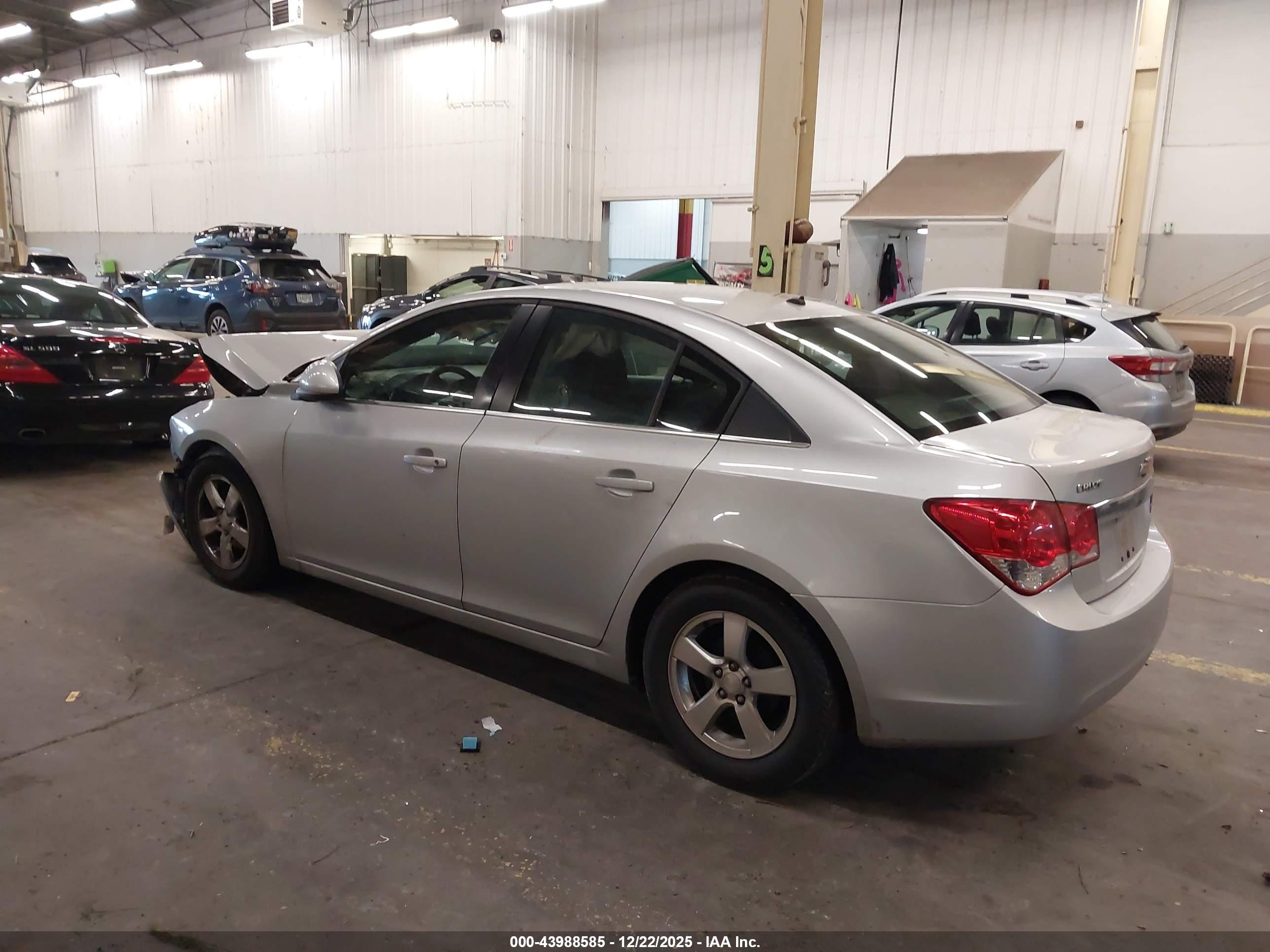 CHEVROLET CRUZE image 3