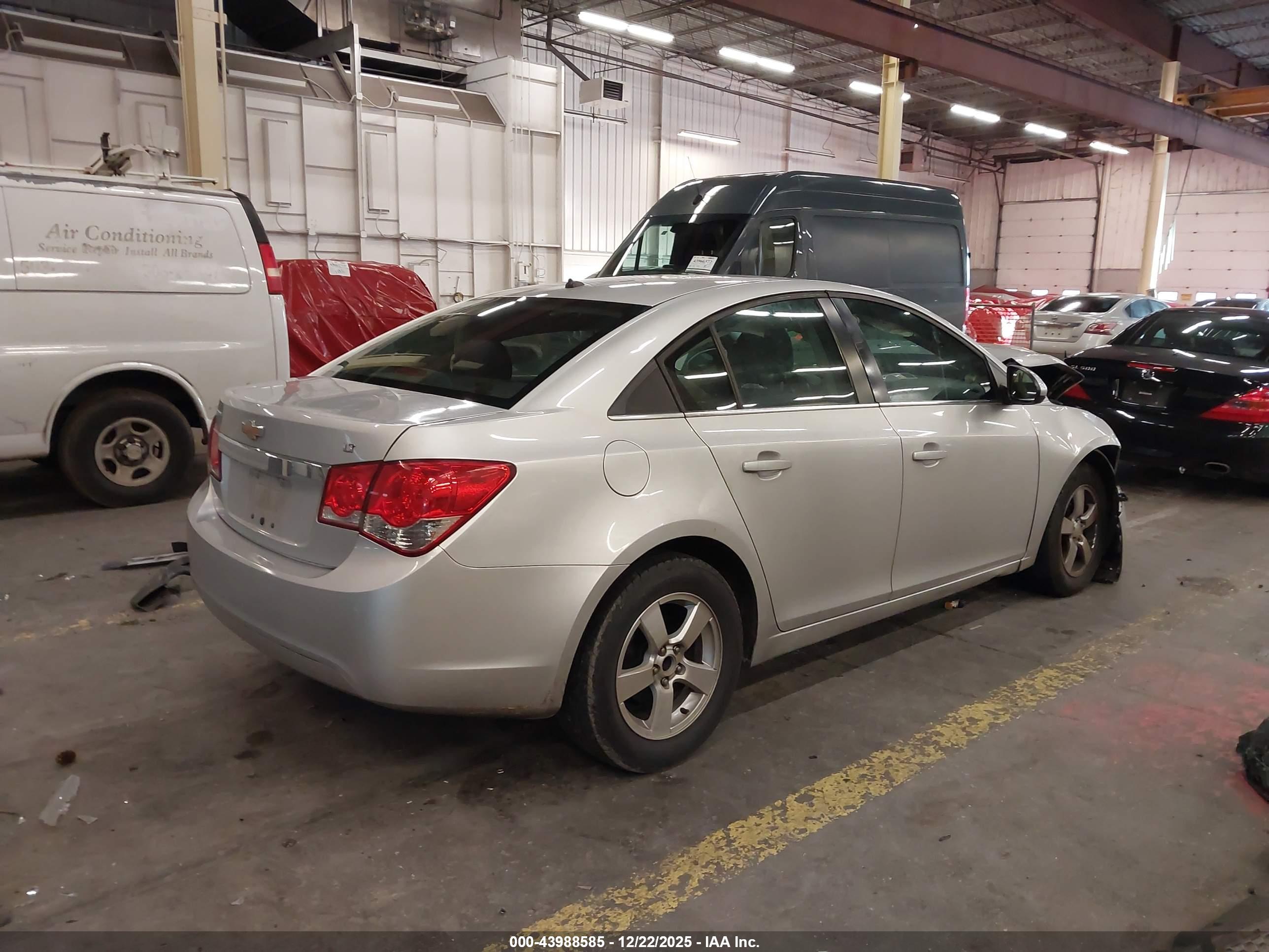CHEVROLET CRUZE image 4