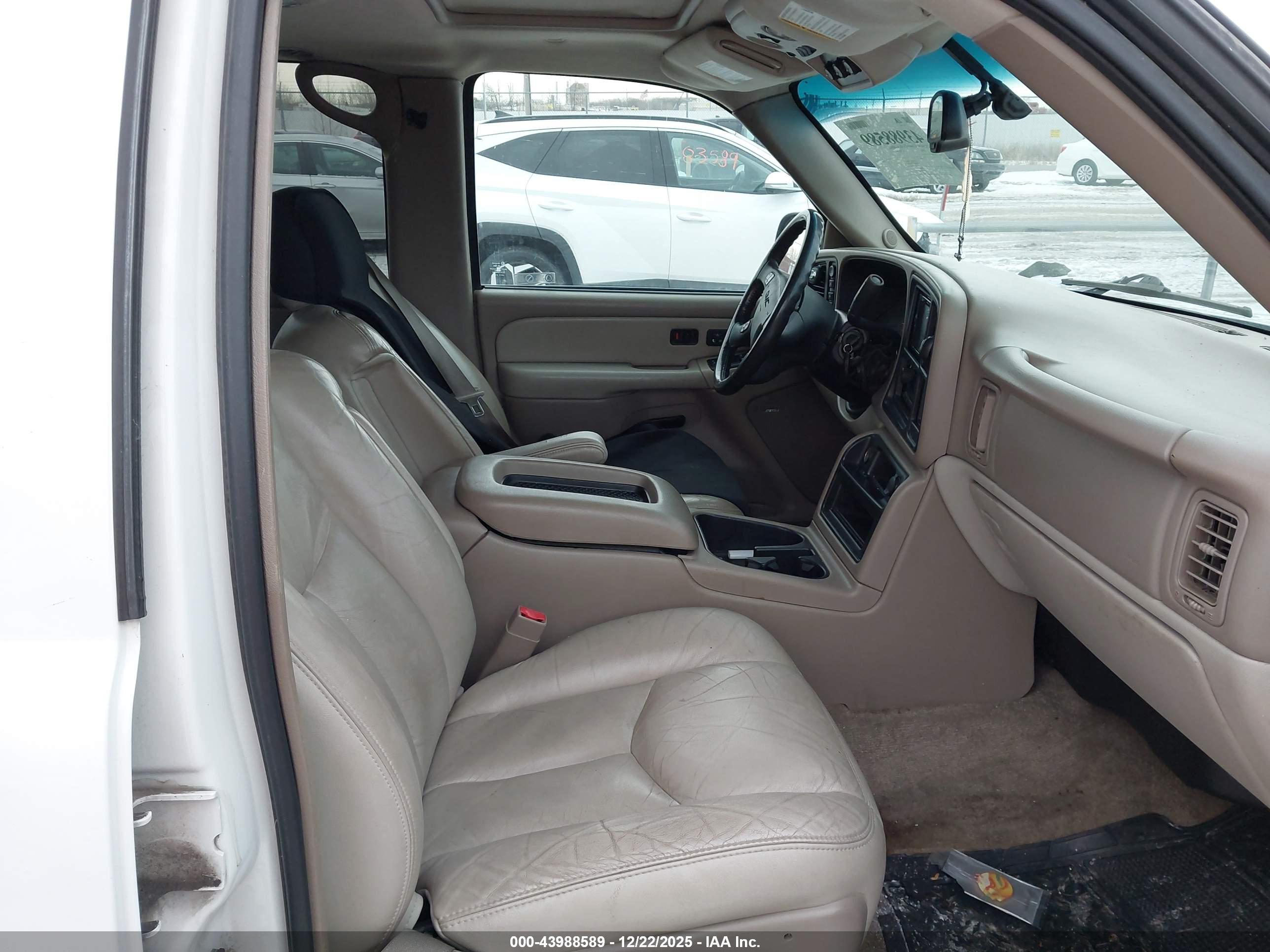 GMC YUKON image 5