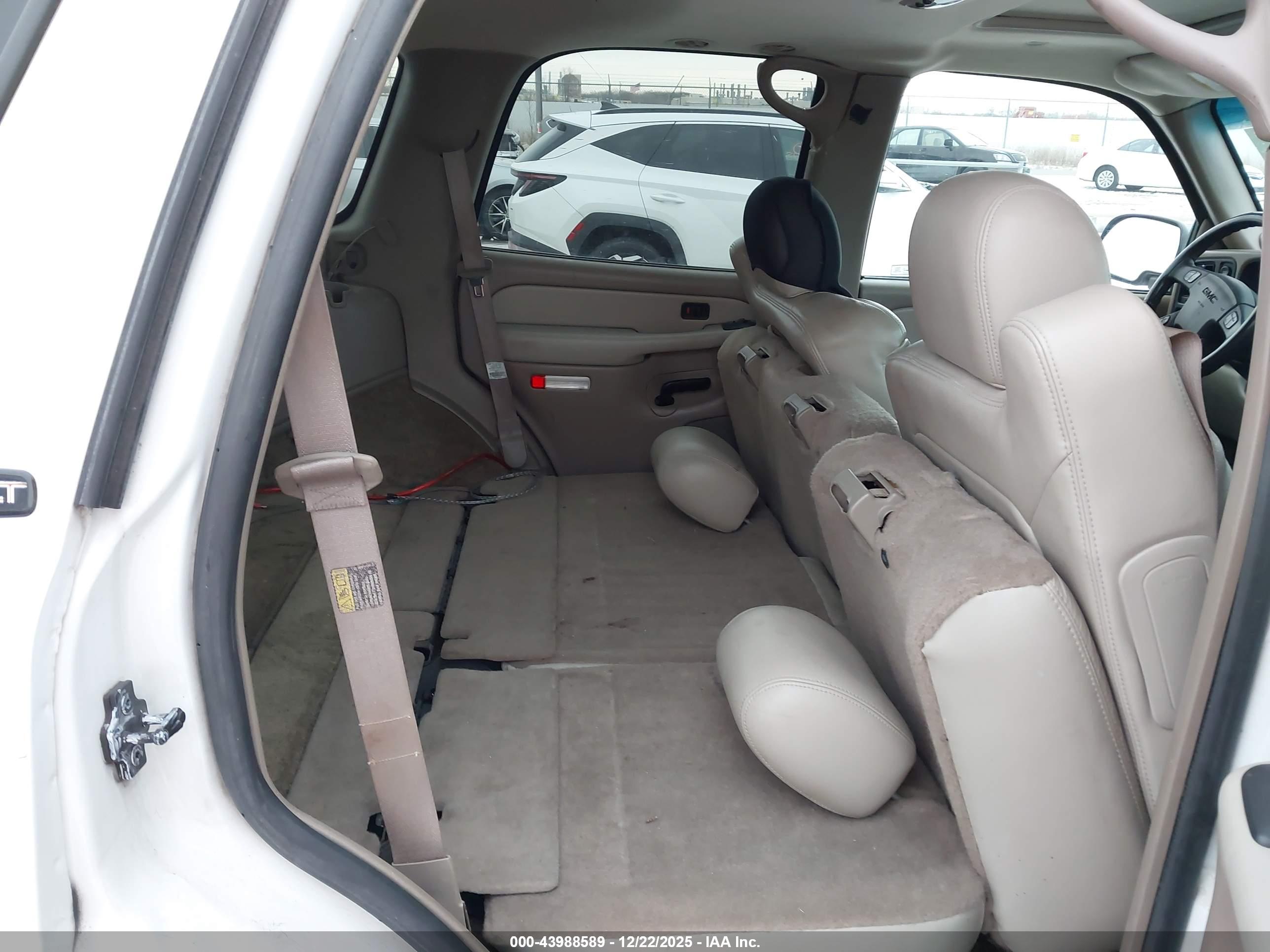 GMC YUKON image 8