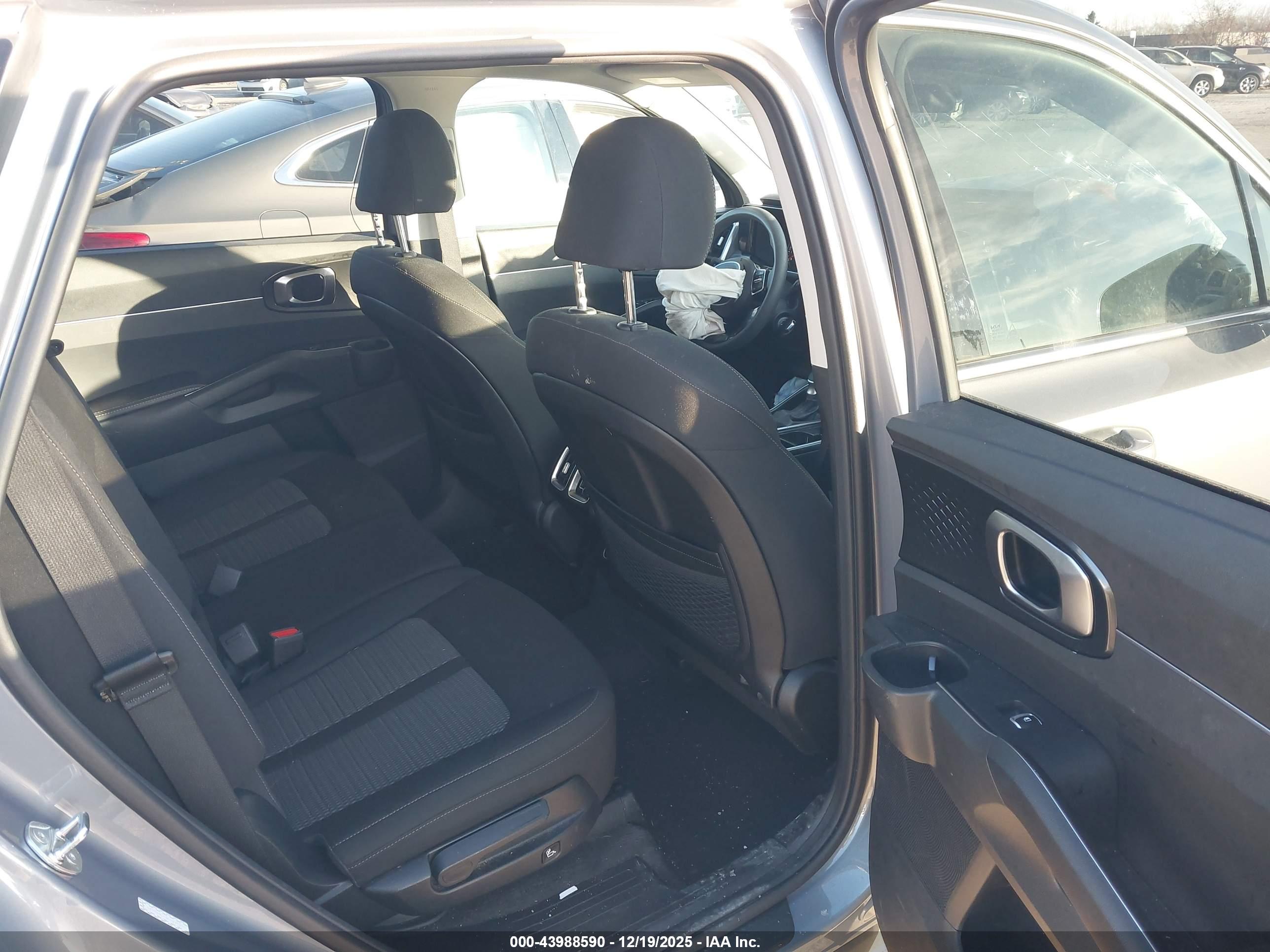 KIA SORENTO image 8