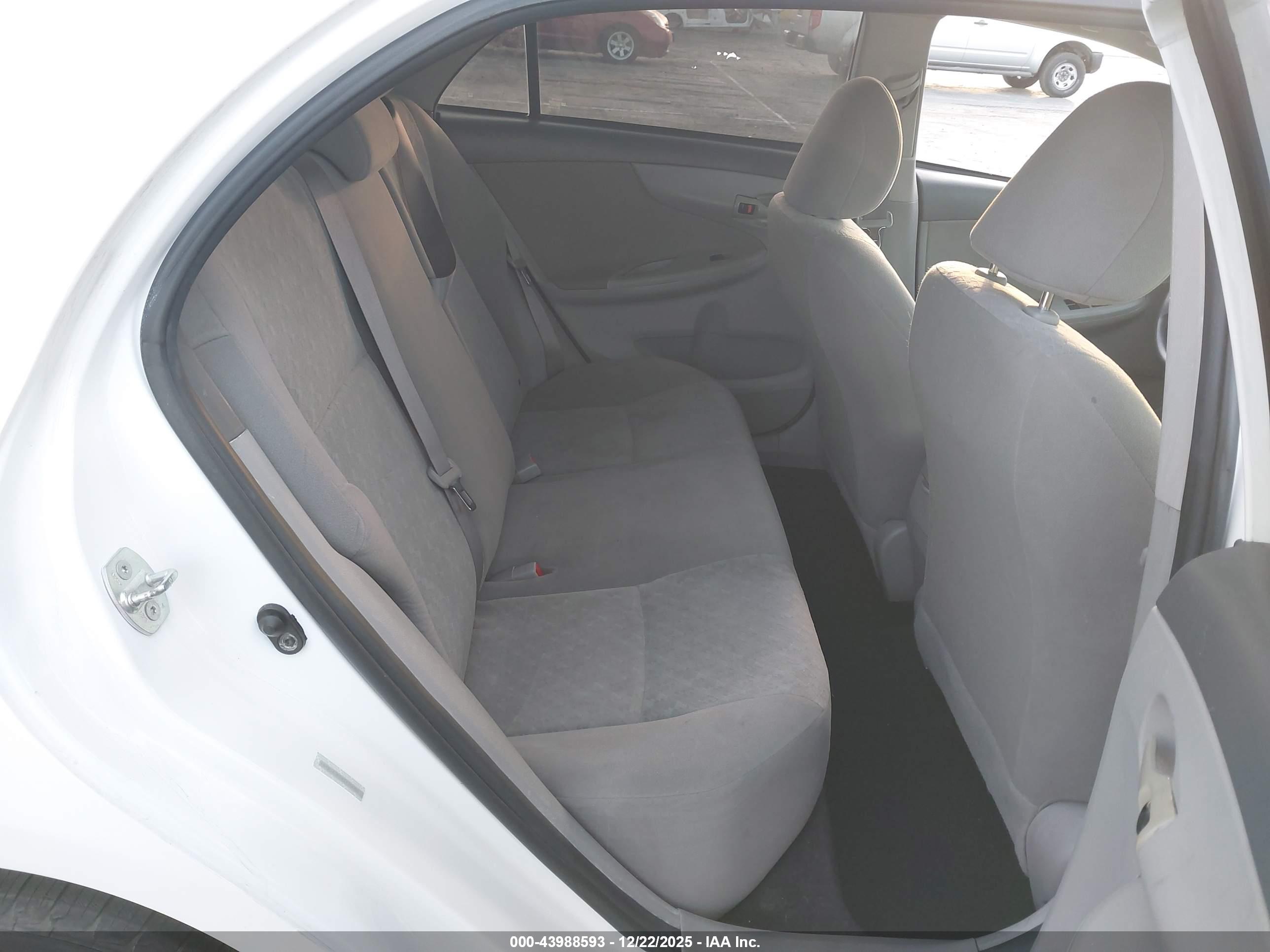 TOYOTA COROLLA image 8