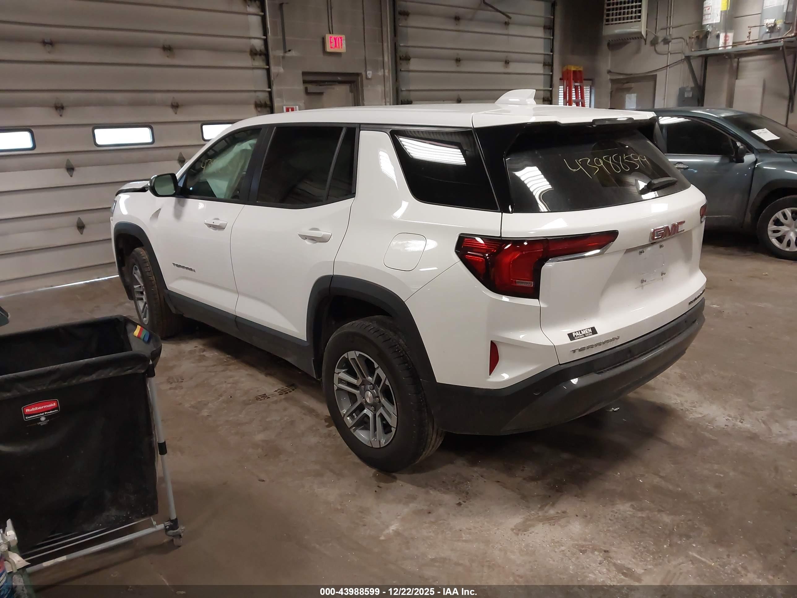GMC TERRAIN image 3