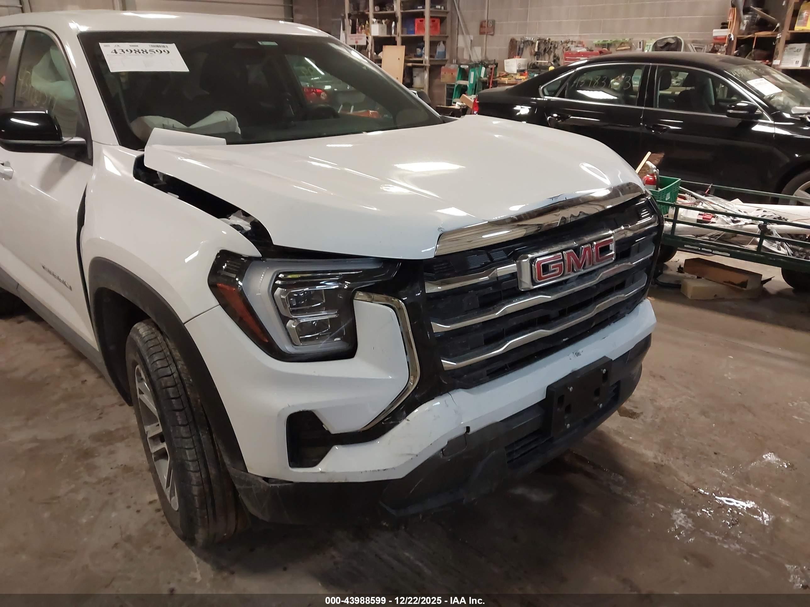 GMC TERRAIN image 6