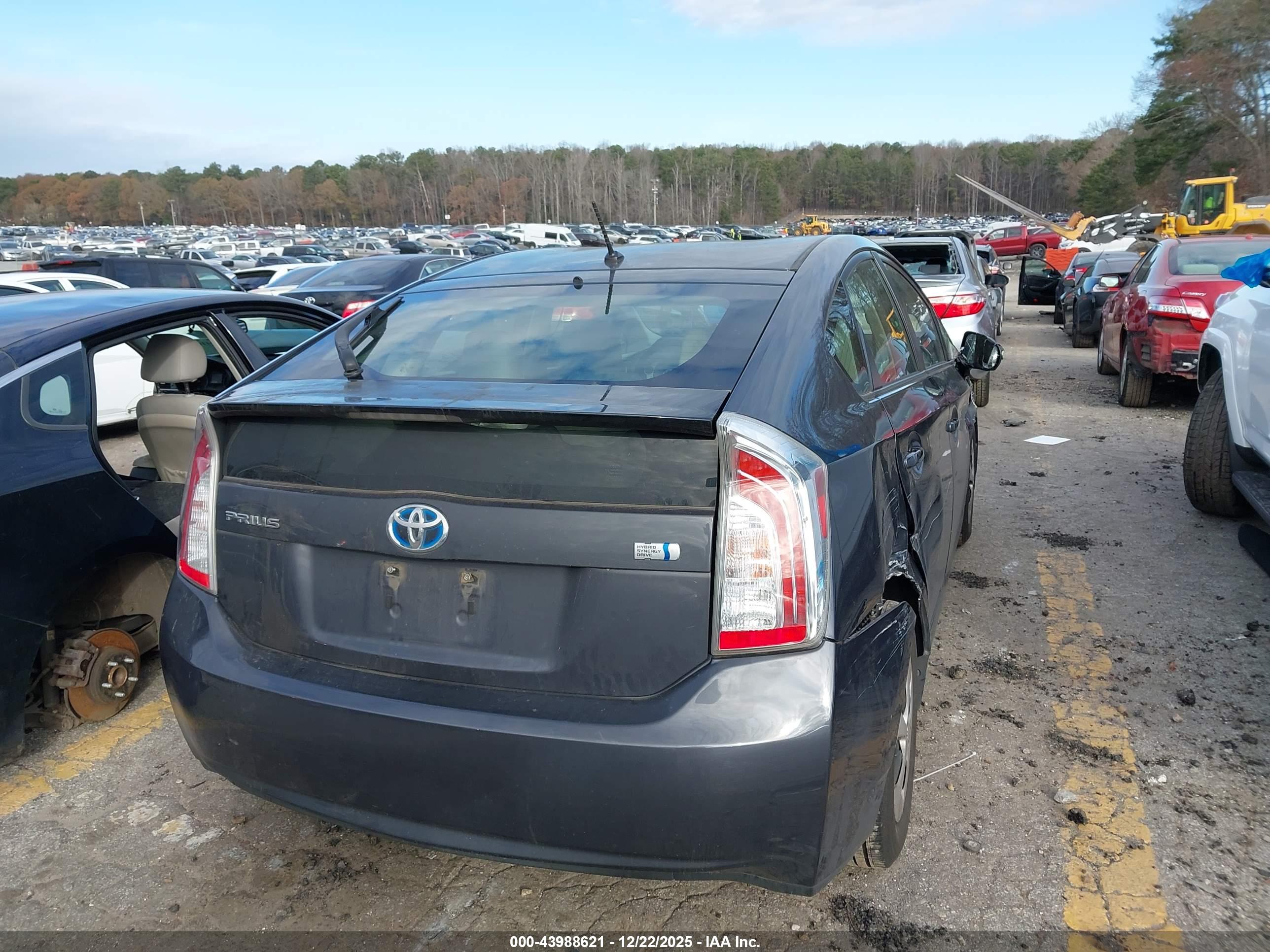 TOYOTA PRIUS image 4