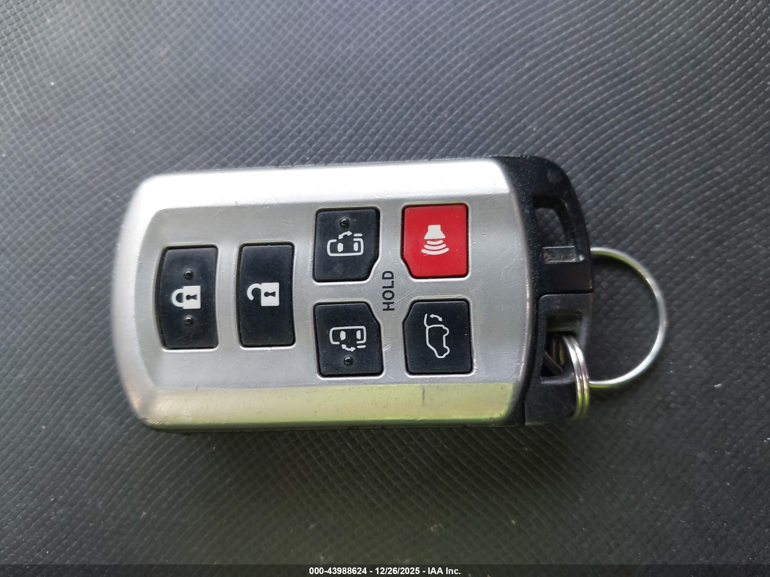 TOYOTA SIENNA image 11