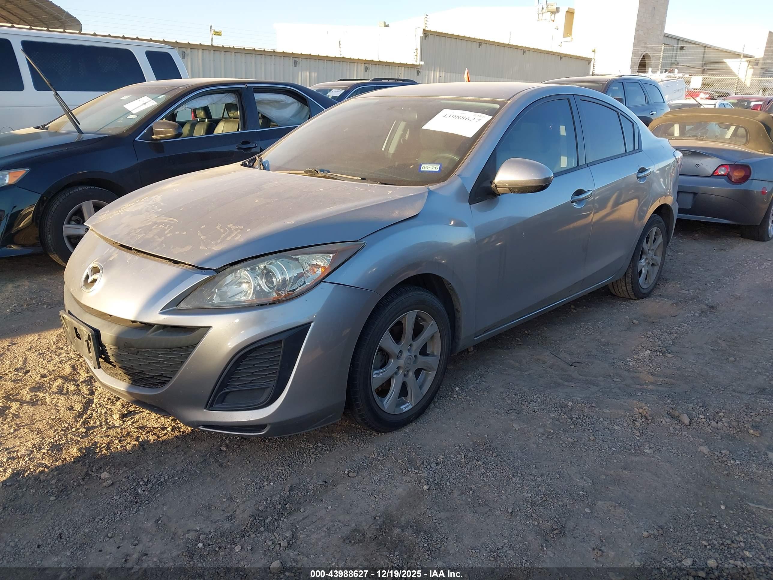 MAZDA MAZDA3 image 2