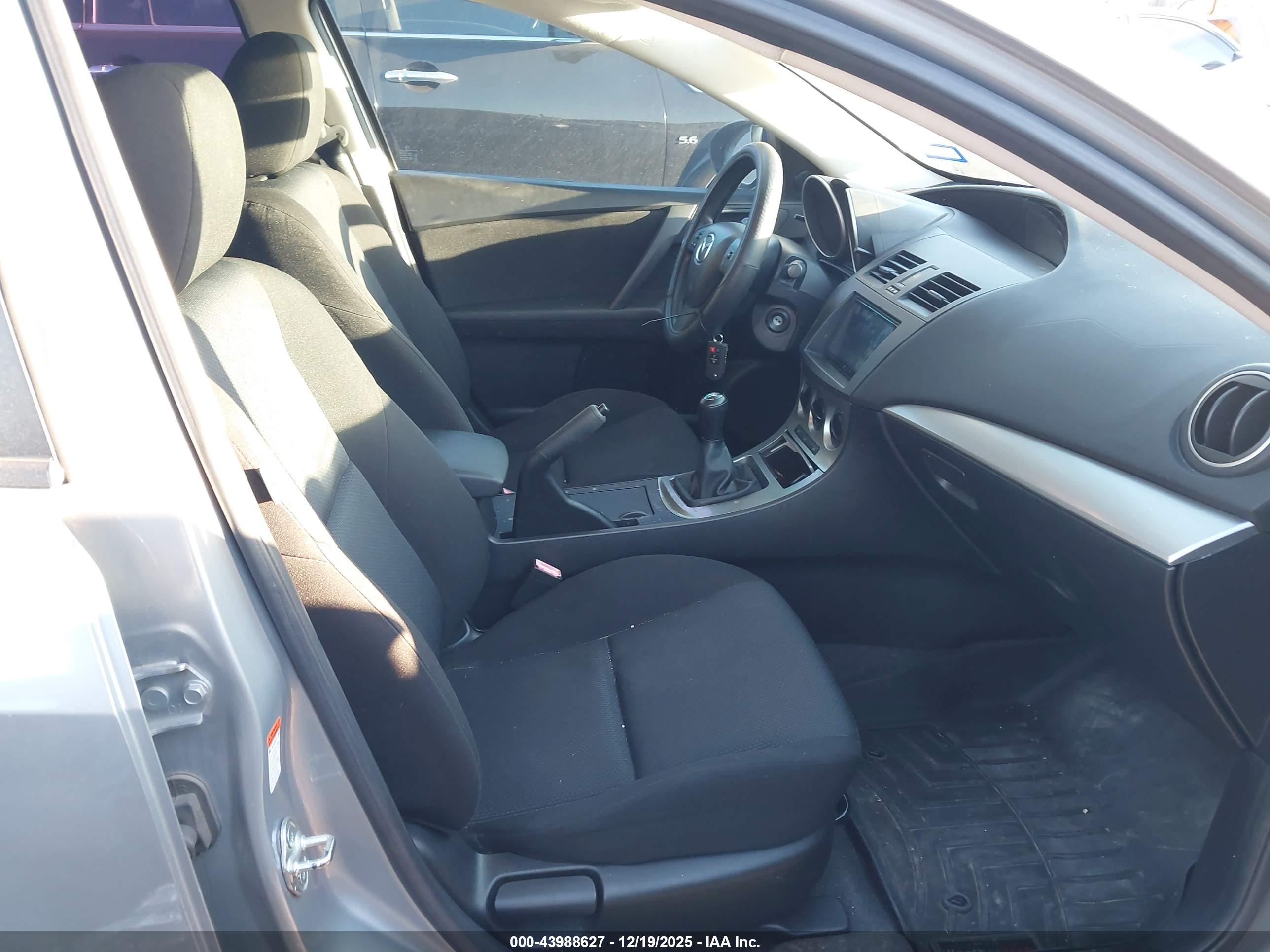 MAZDA MAZDA3 image 5