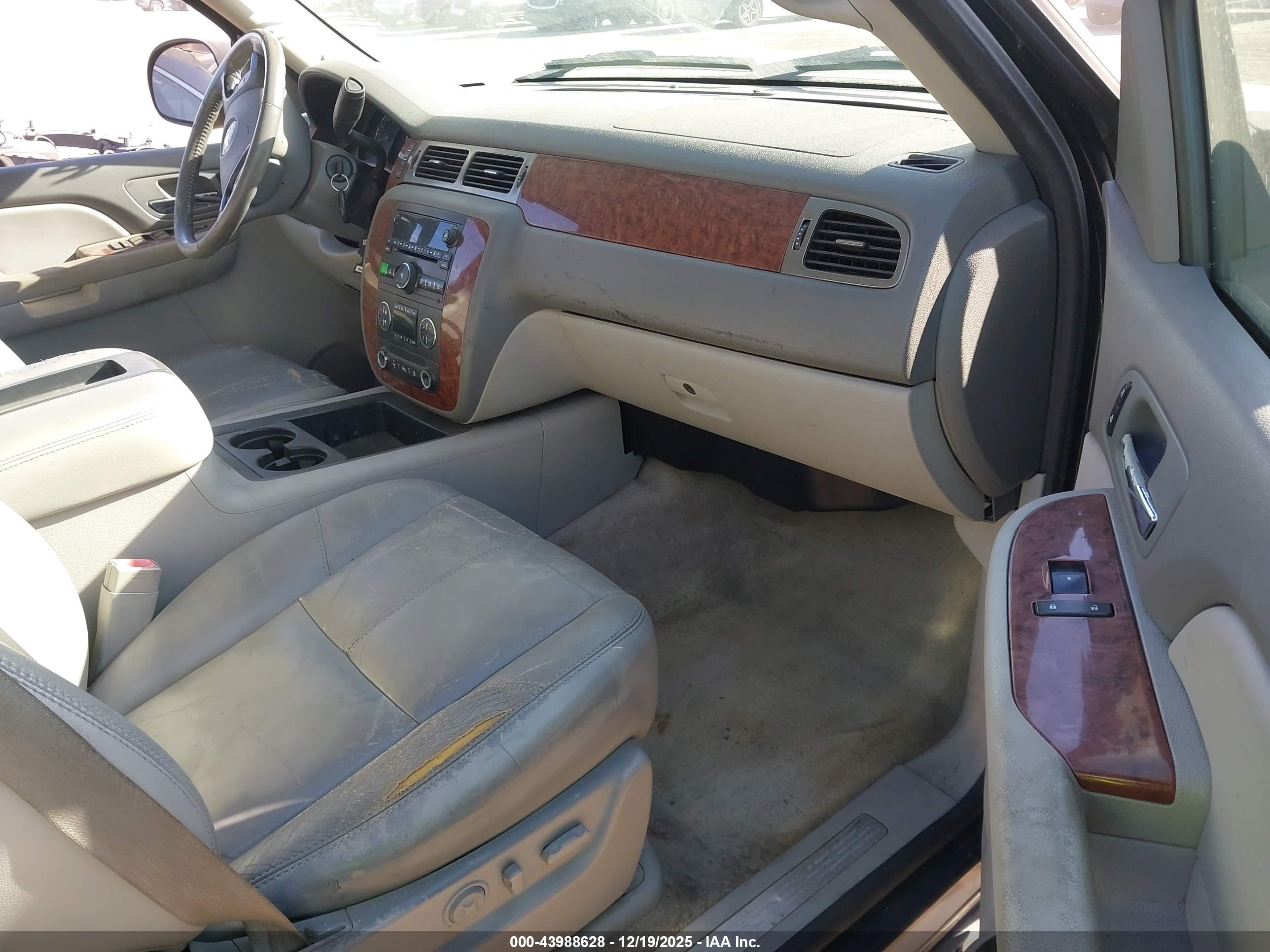 CHEVROLET TAHOE image 5