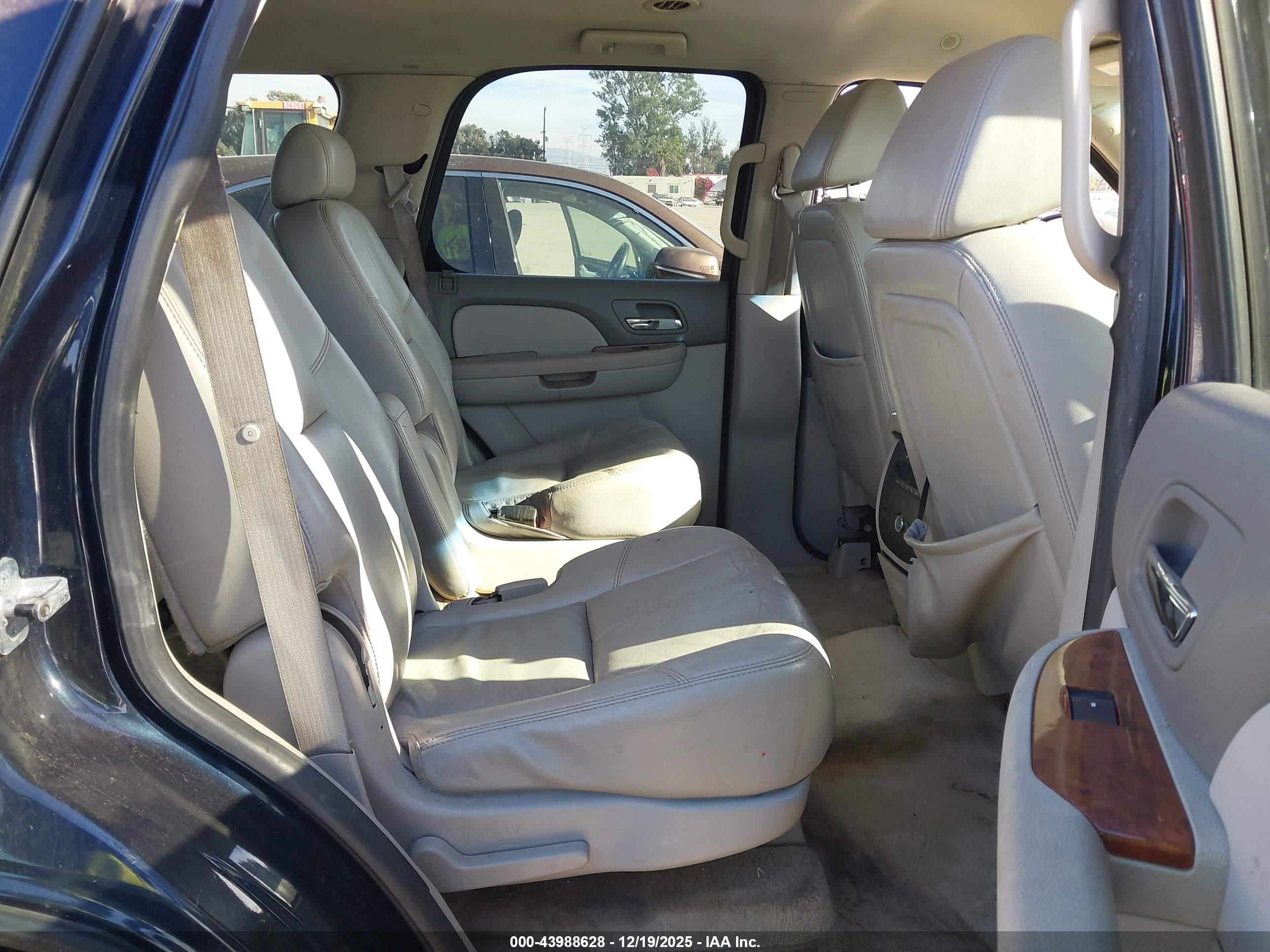 CHEVROLET TAHOE image 8