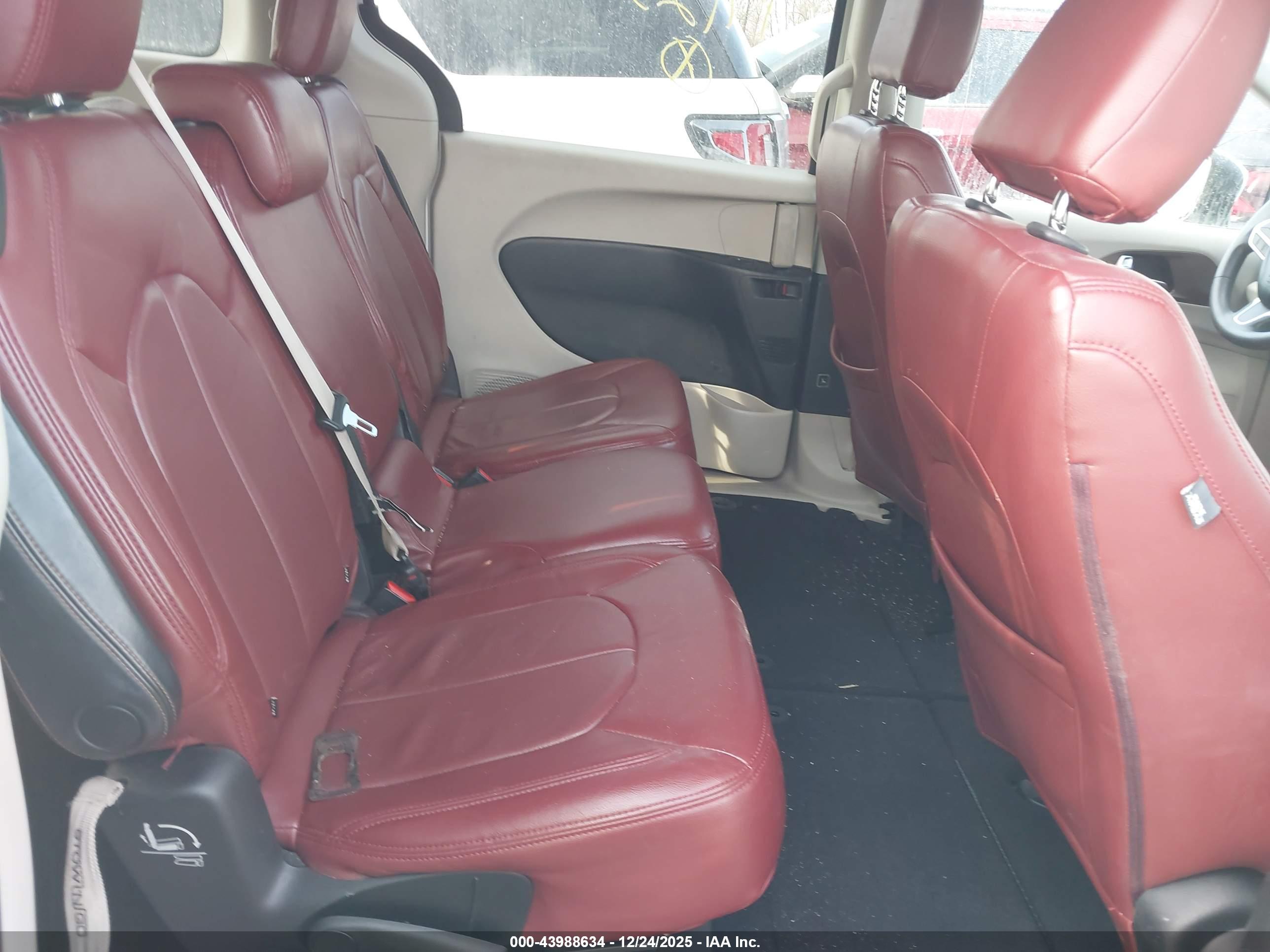 CHRYSLER PACIFICA image 8