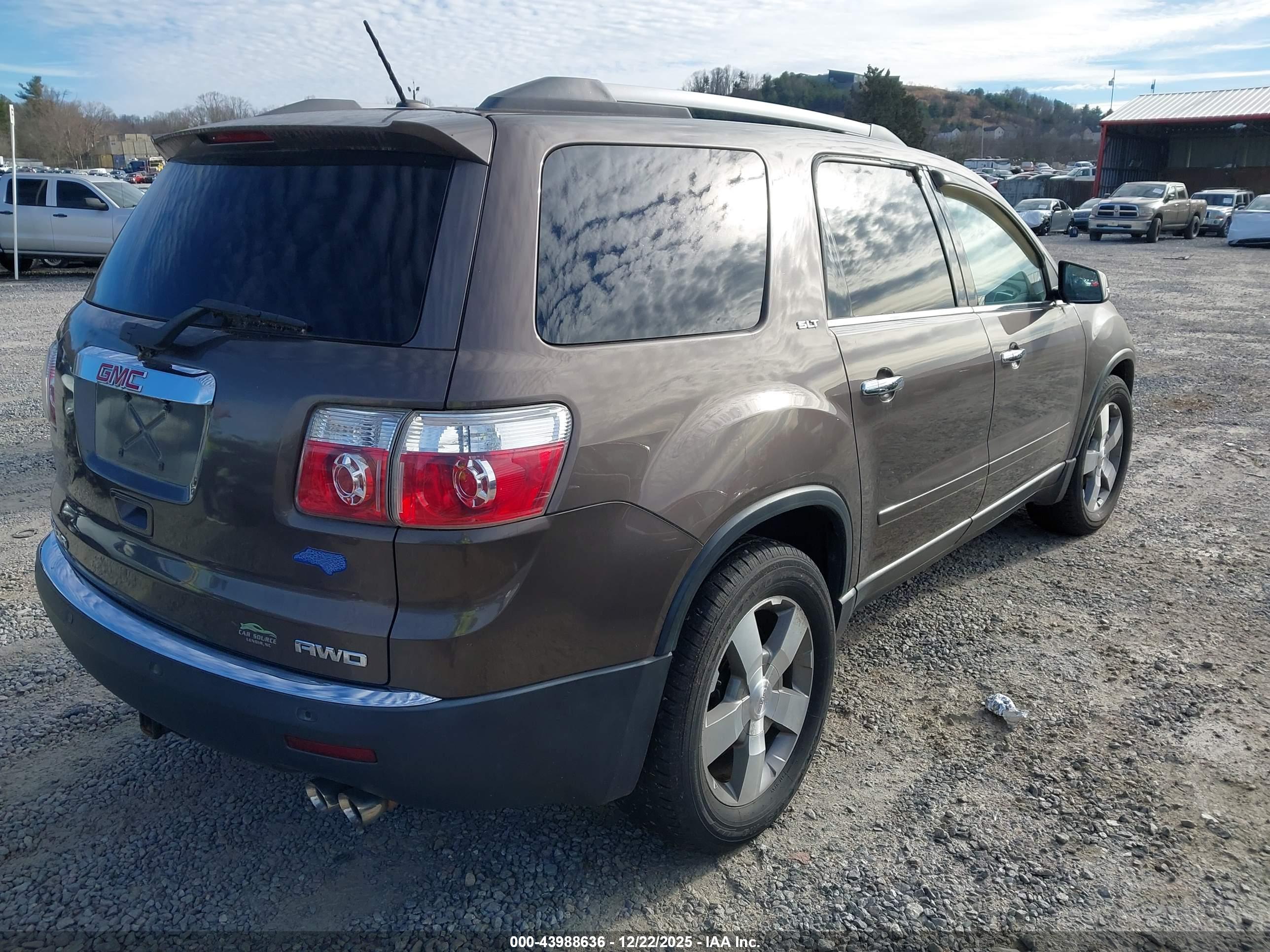 GMC ACADIA image 4