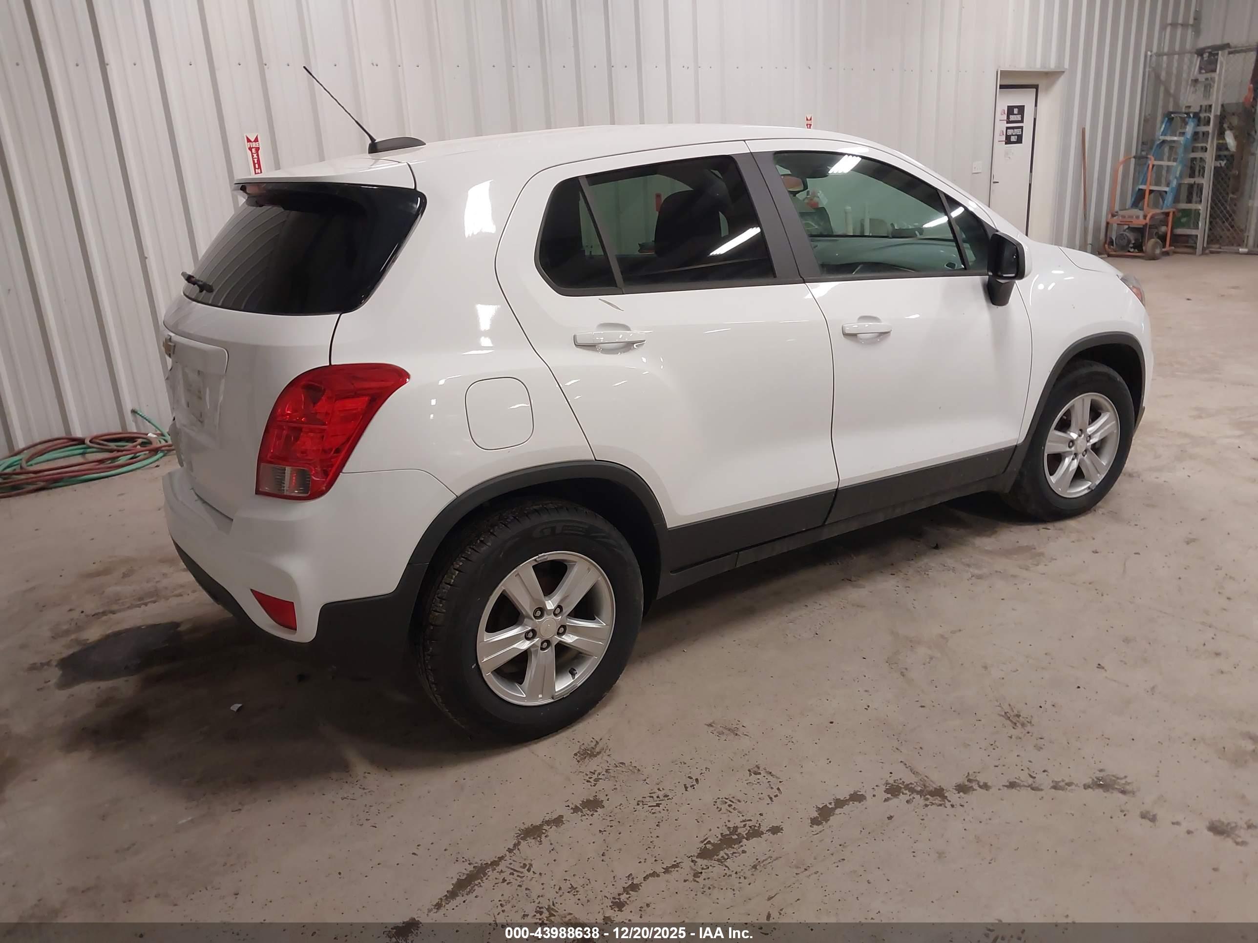 CHEVROLET TRAX image 4