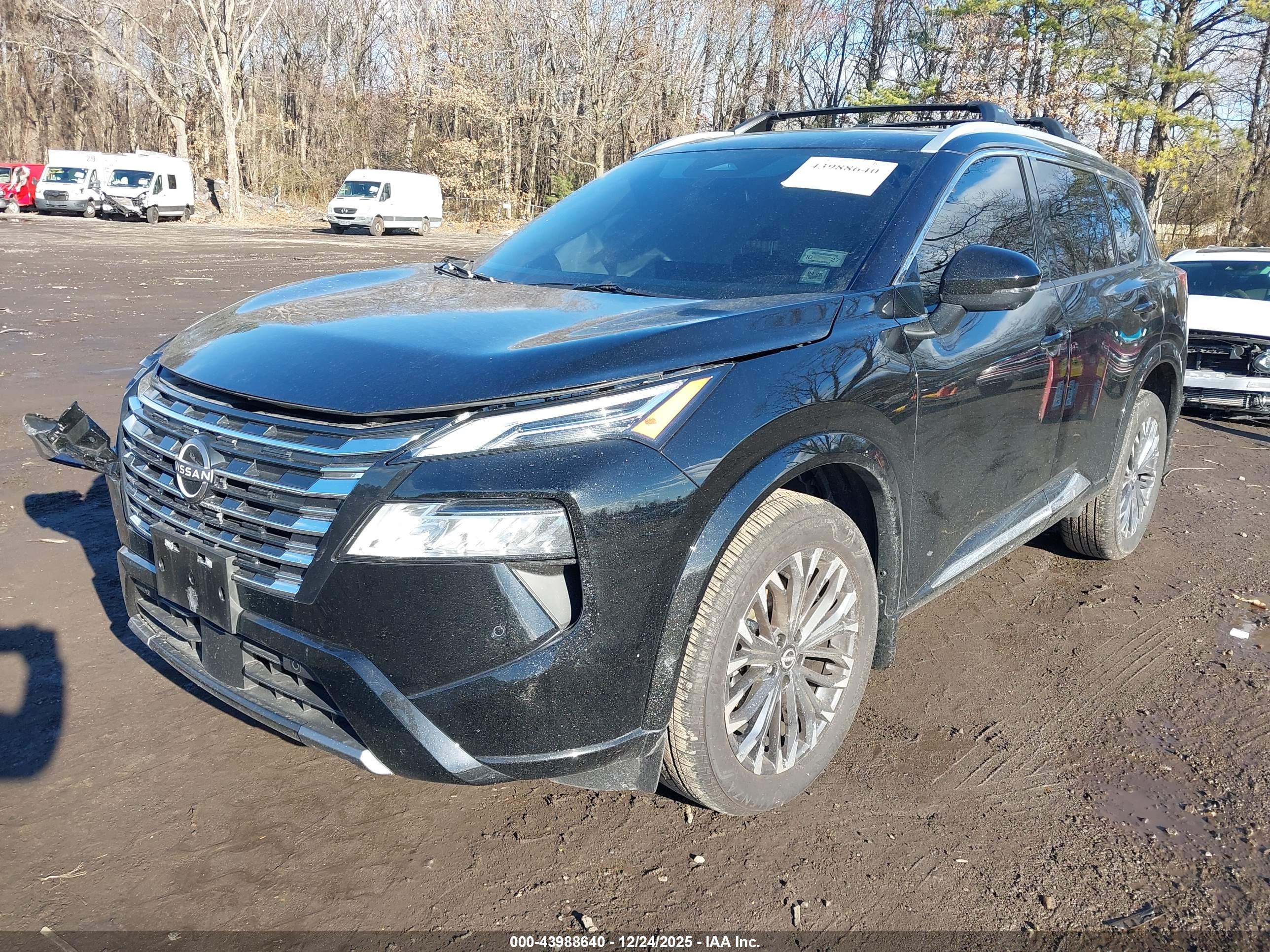 NISSAN ROGUE image 2