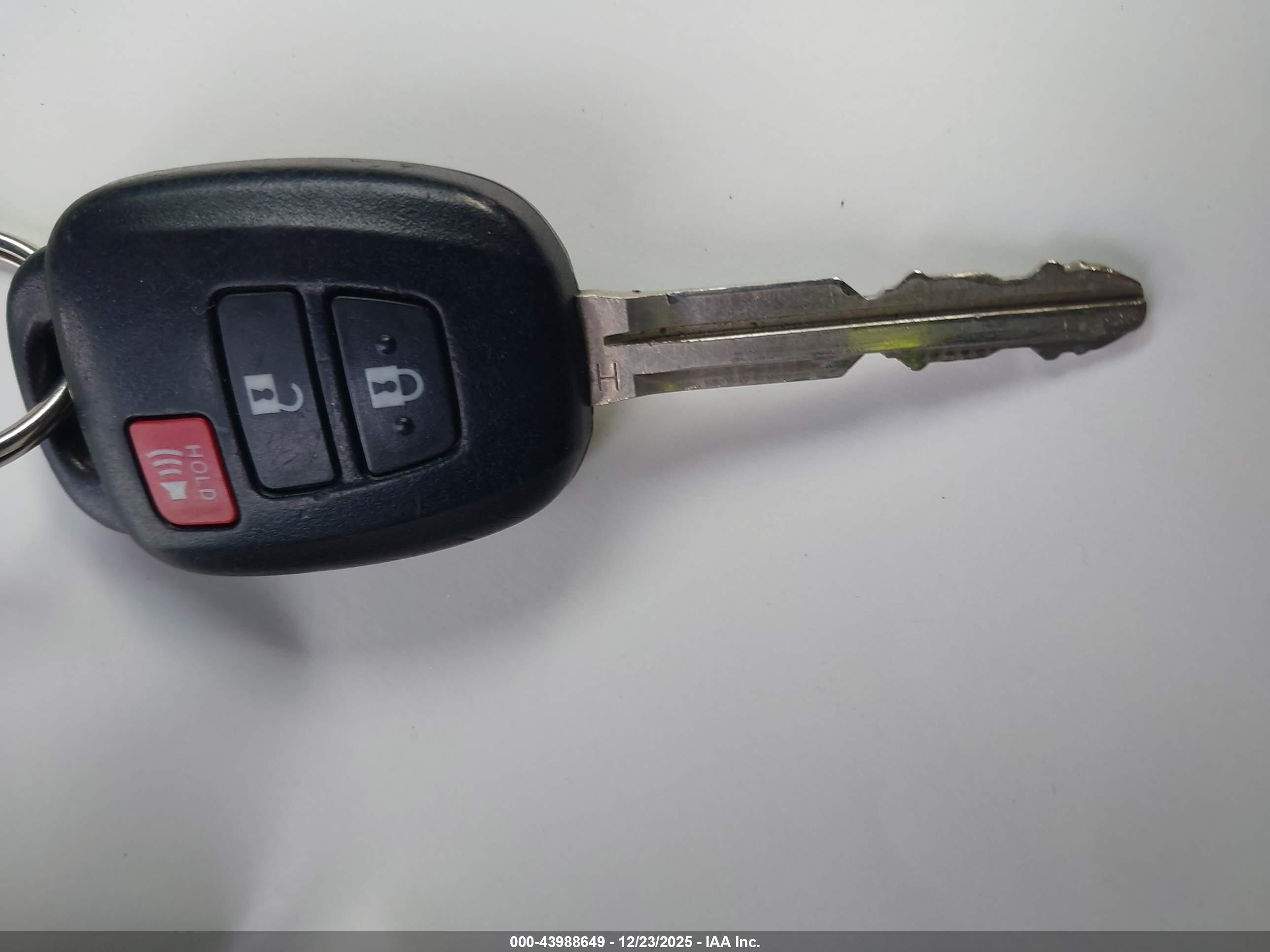 TOYOTA PRIUS image 11