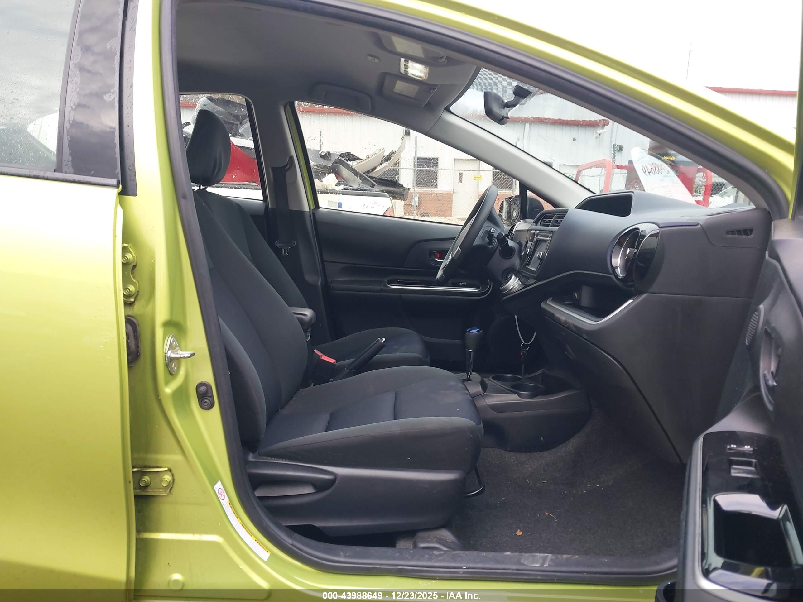 TOYOTA PRIUS image 5